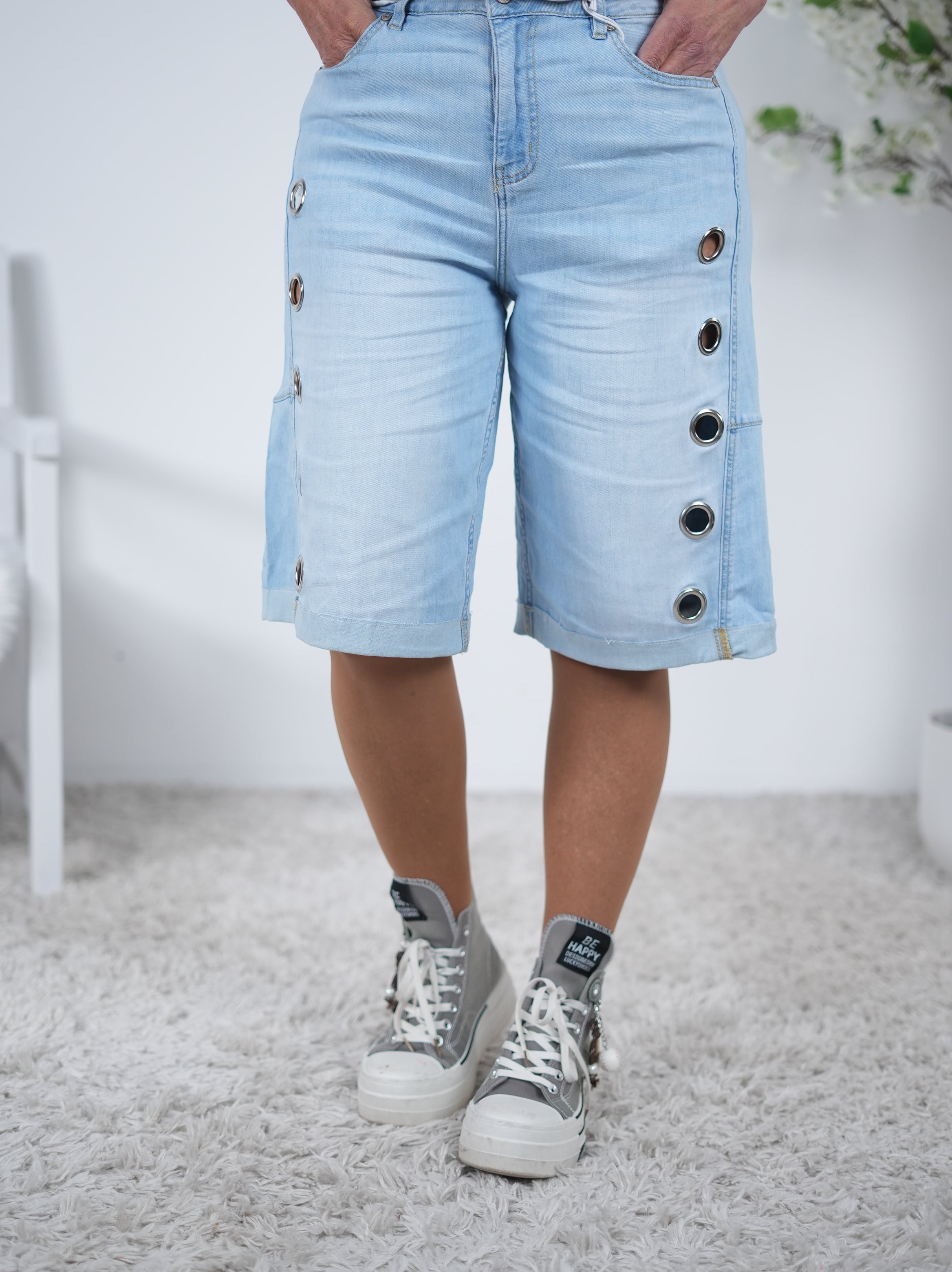 Jeans Shorts mit Ösen