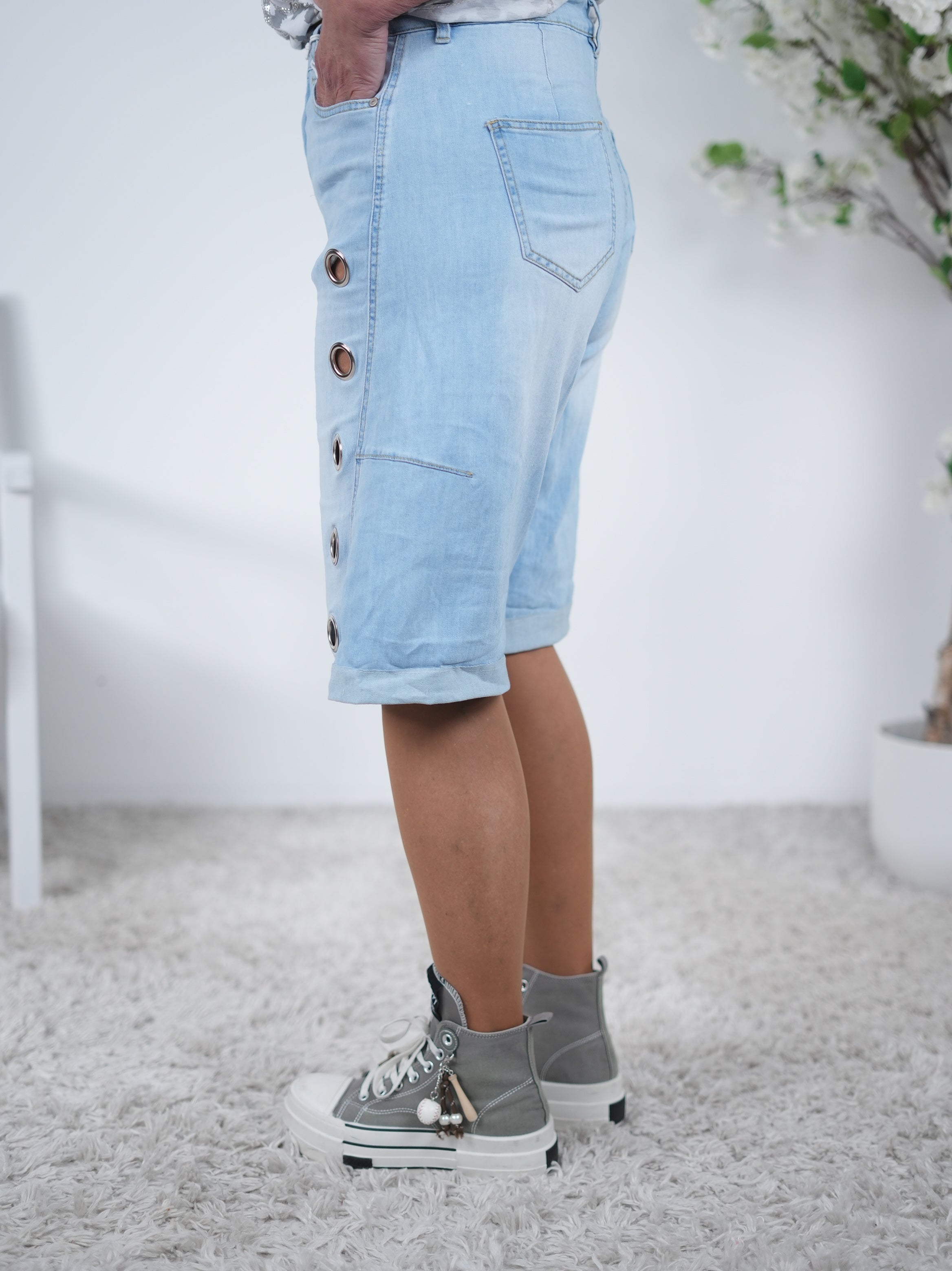 Jeans Shorts mit Ösen
