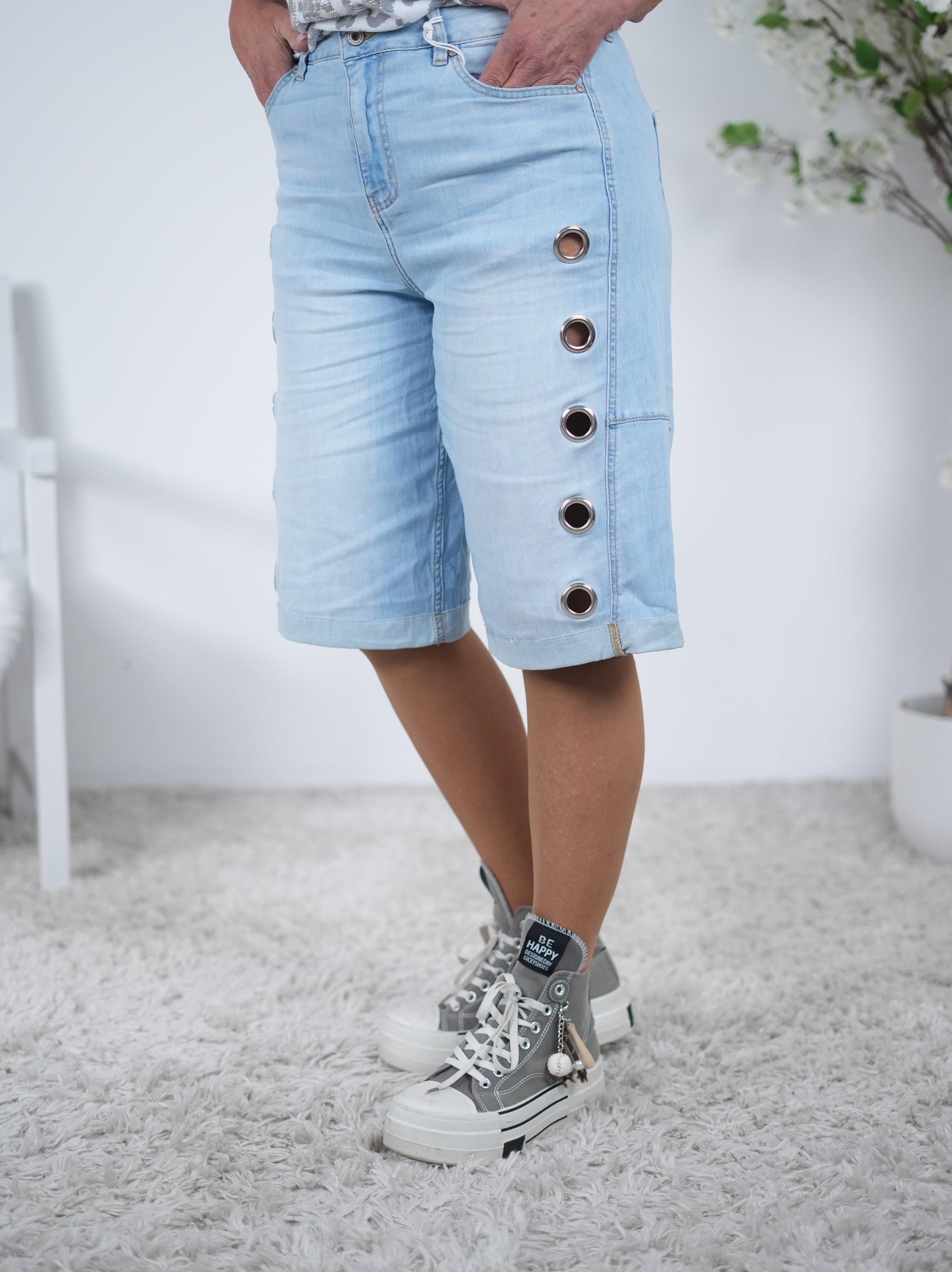 Jeans Shorts mit Ösen