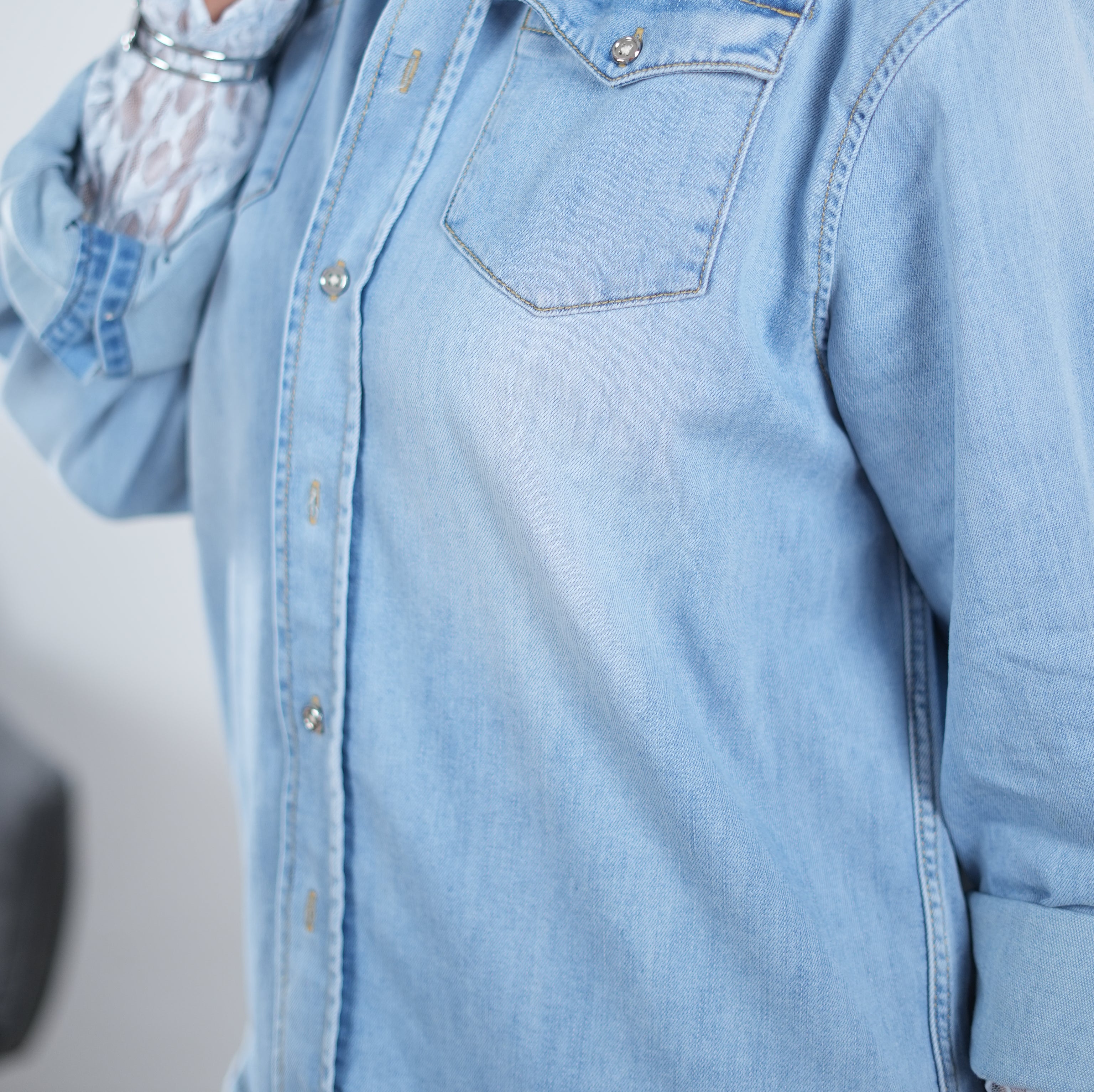 Jeanshemd mit Spitze