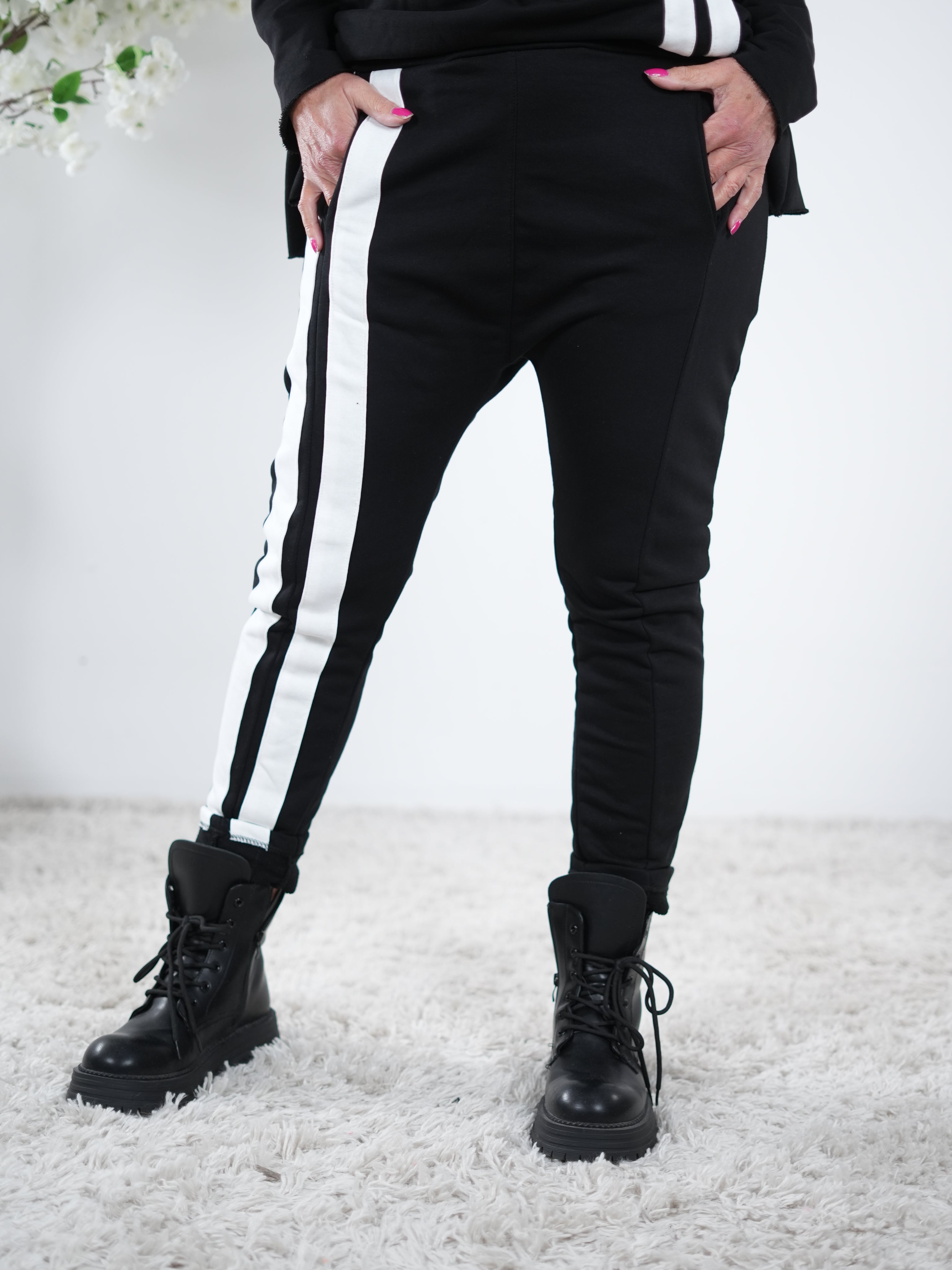 Joggy mit breiten Streifen One Size (ca Gr. 38-42) Schwarz