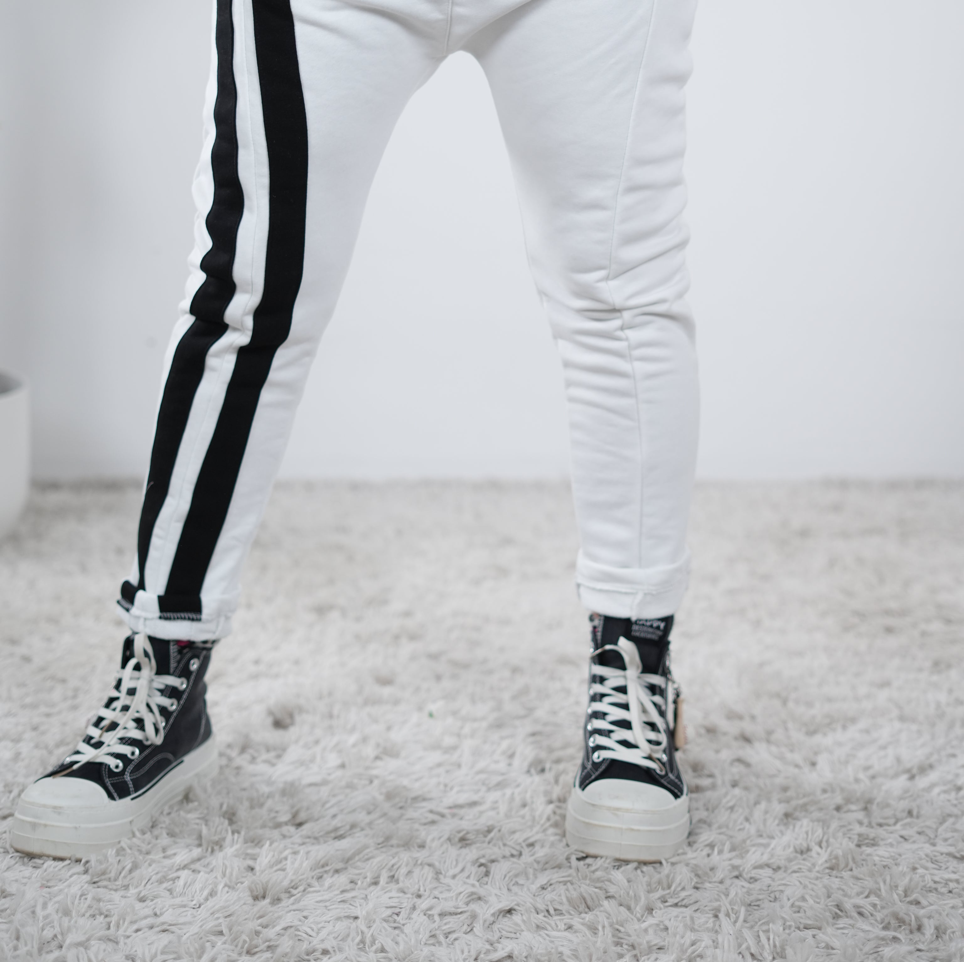 Joggy mit breiten Streifen One Size (ca Gr. 38-42) Weiß