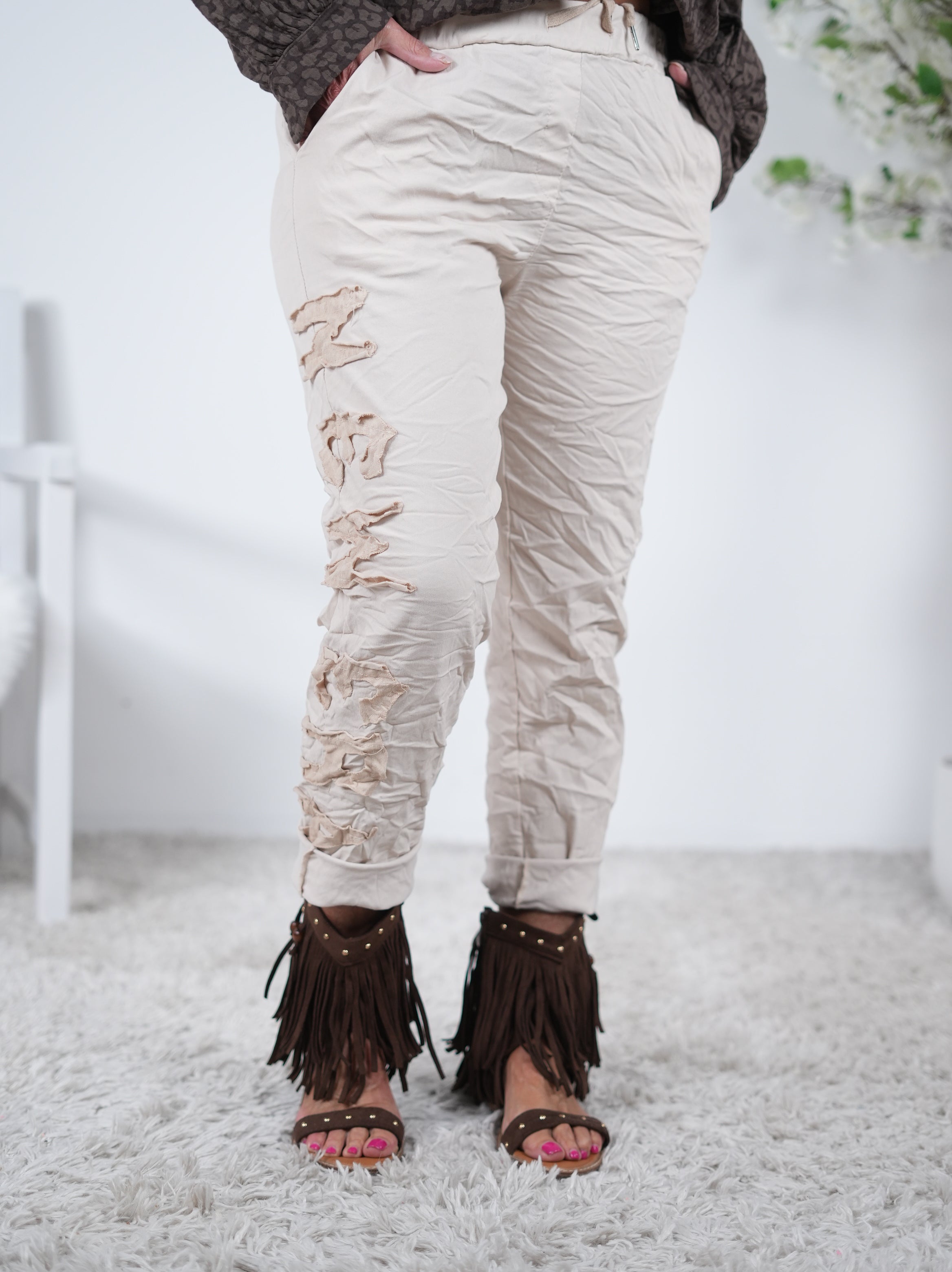 Jogpant mit aufgenähtem Schriftzug am Bein Einheitsgröße (ca Gr. 40-44 46) Beige