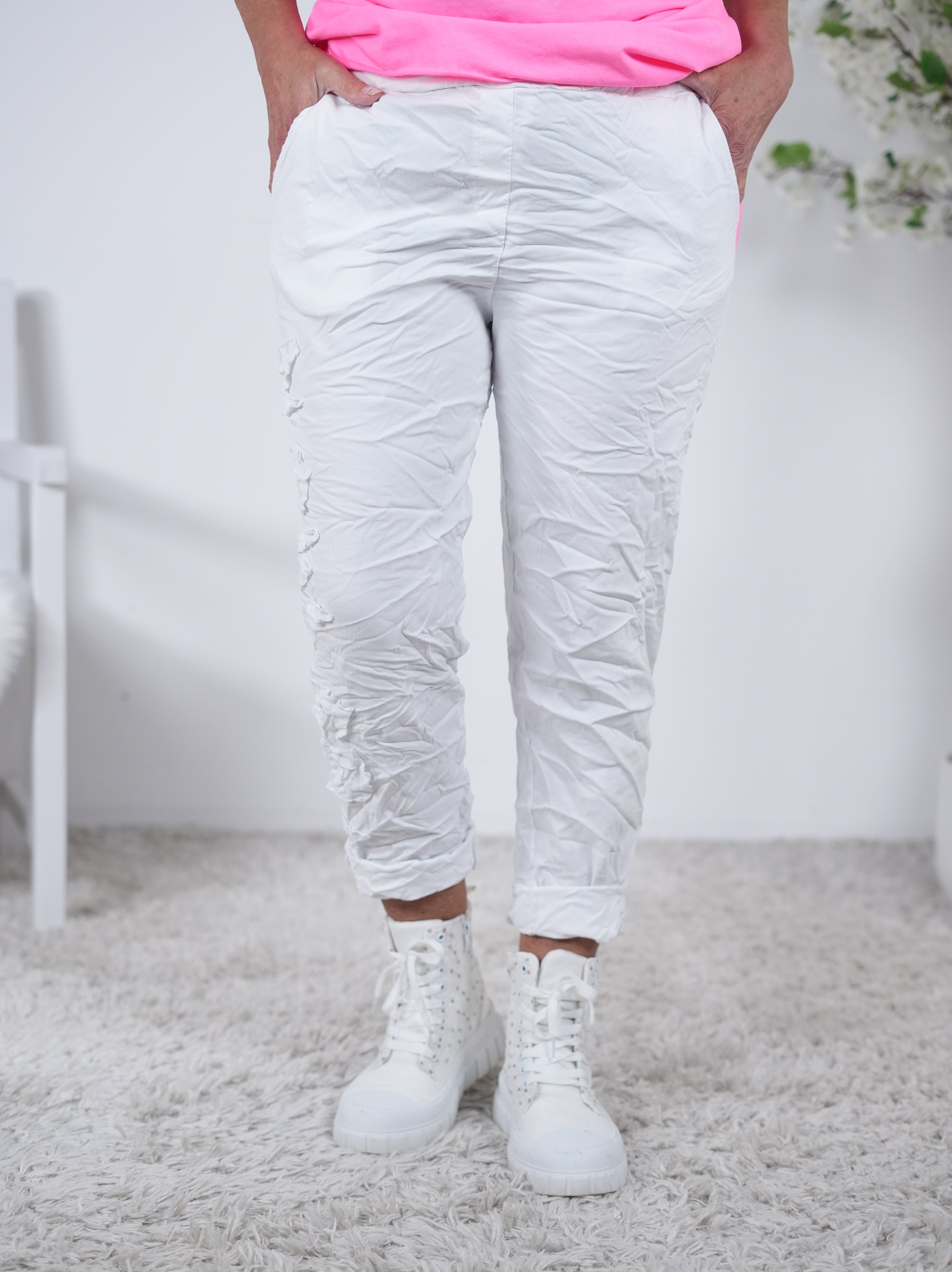 Jogpant mit aufgenähtem Schriftzug am Bein Einheitsgröße (ca Gr. 40-44 46) Weiß
