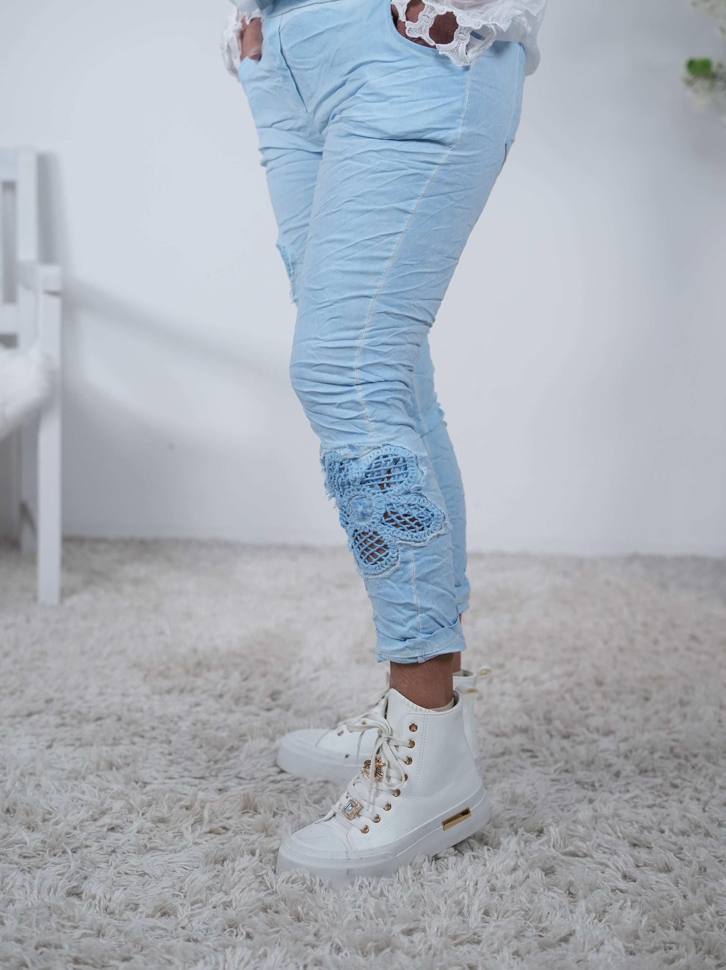 Jogpant mit Häkeleinsatz