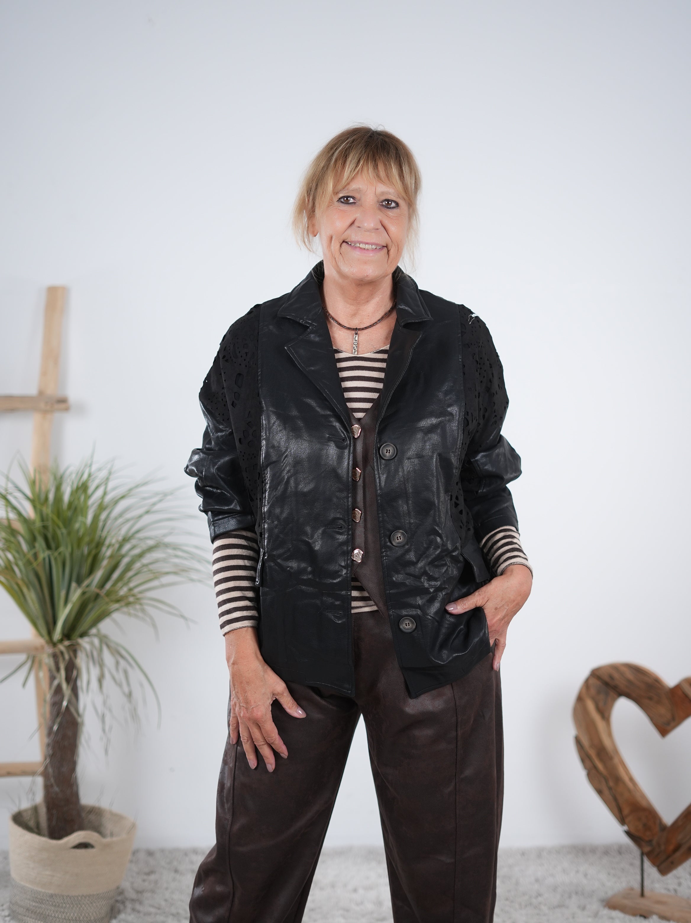 Kunstleder Blazer mit ausgestanzten Elementen
