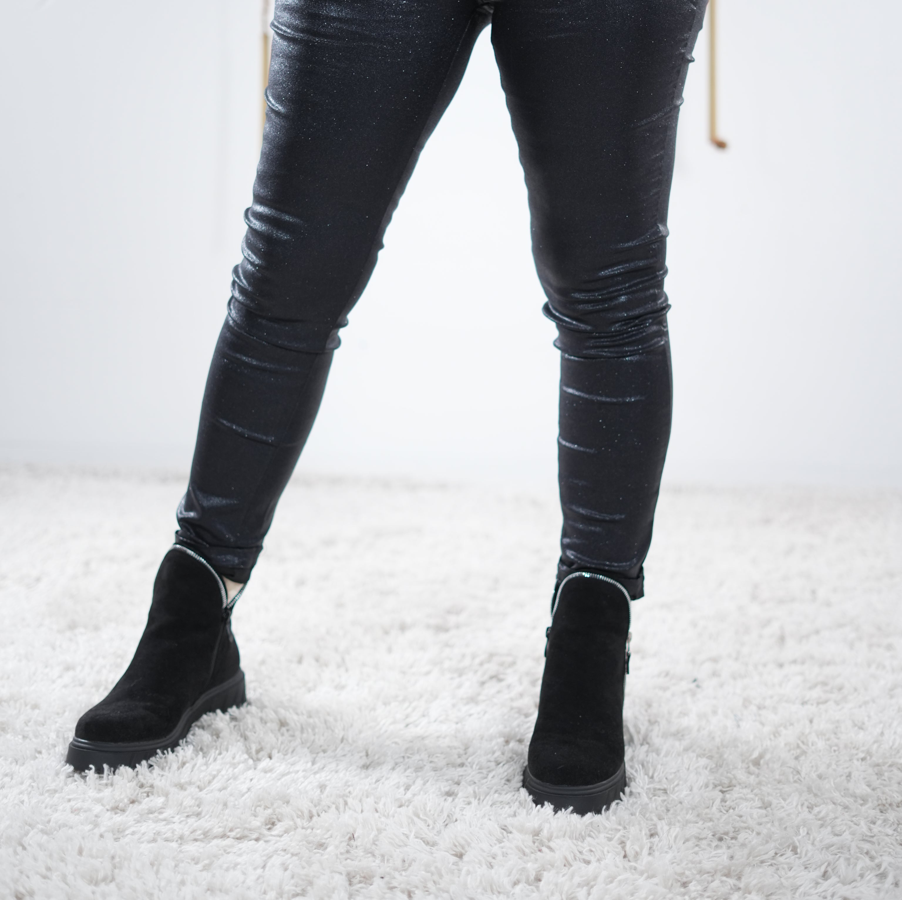 Kunstlederjogpant mit Glitzer Print