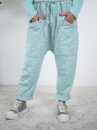 lässige Baggy im Leo Look