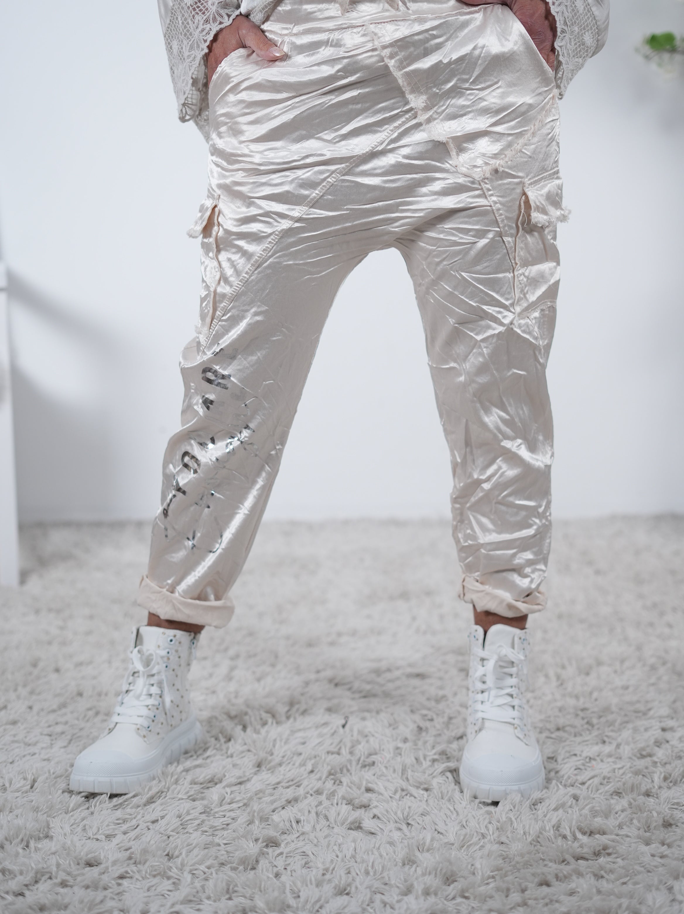 Lässige Baggy mit Satin-Glanz One Size (ca Größe 42-44 46) Beige