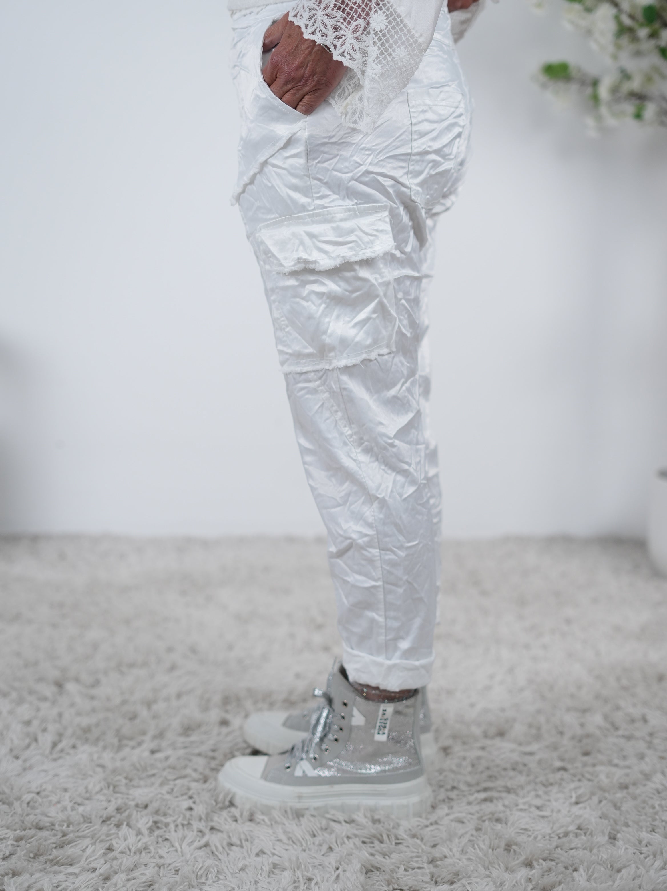 Lässige Baggy mit Satin-Glanz