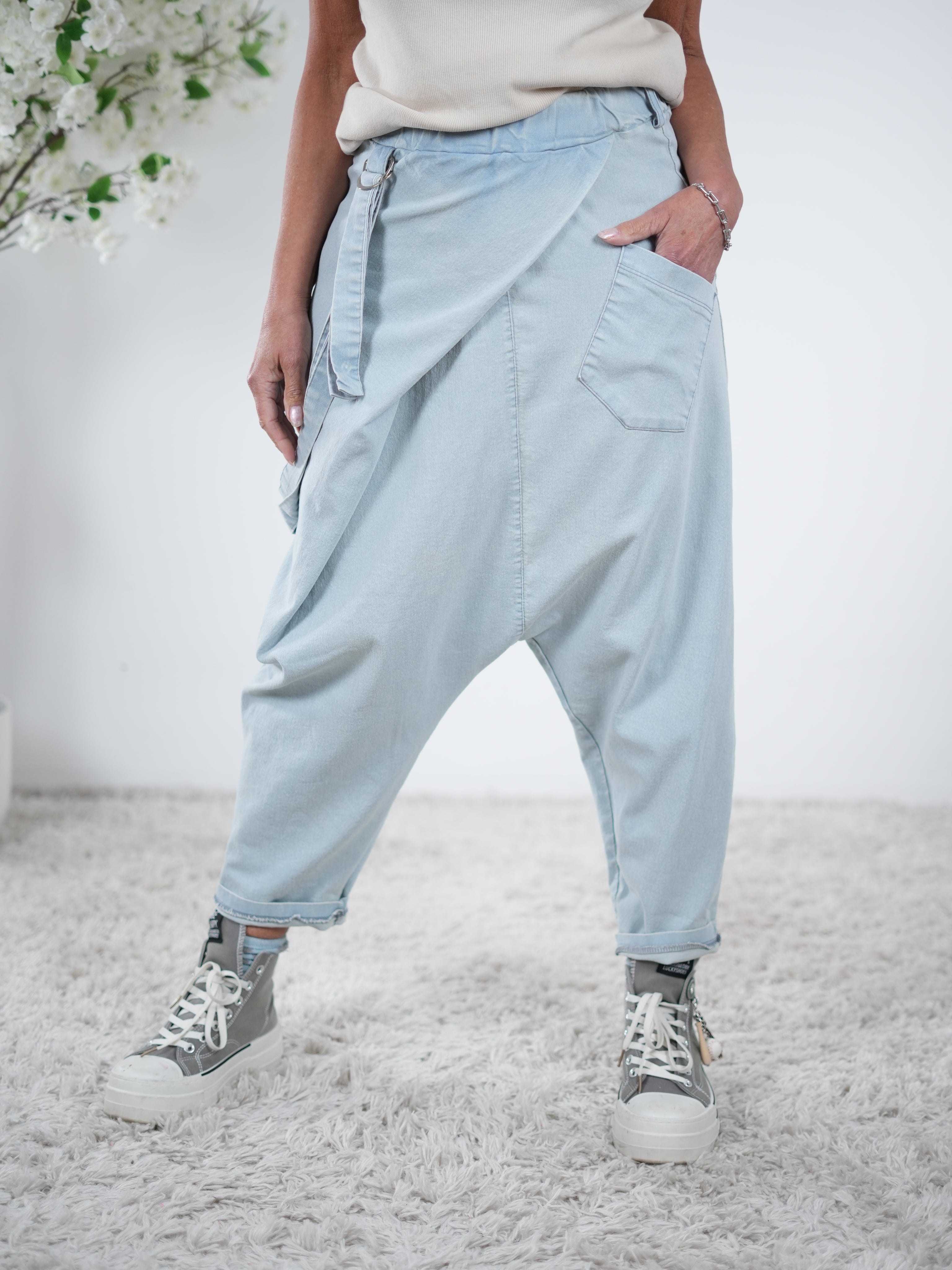 Lässige Haremshose im ausgefallenem Schnitt