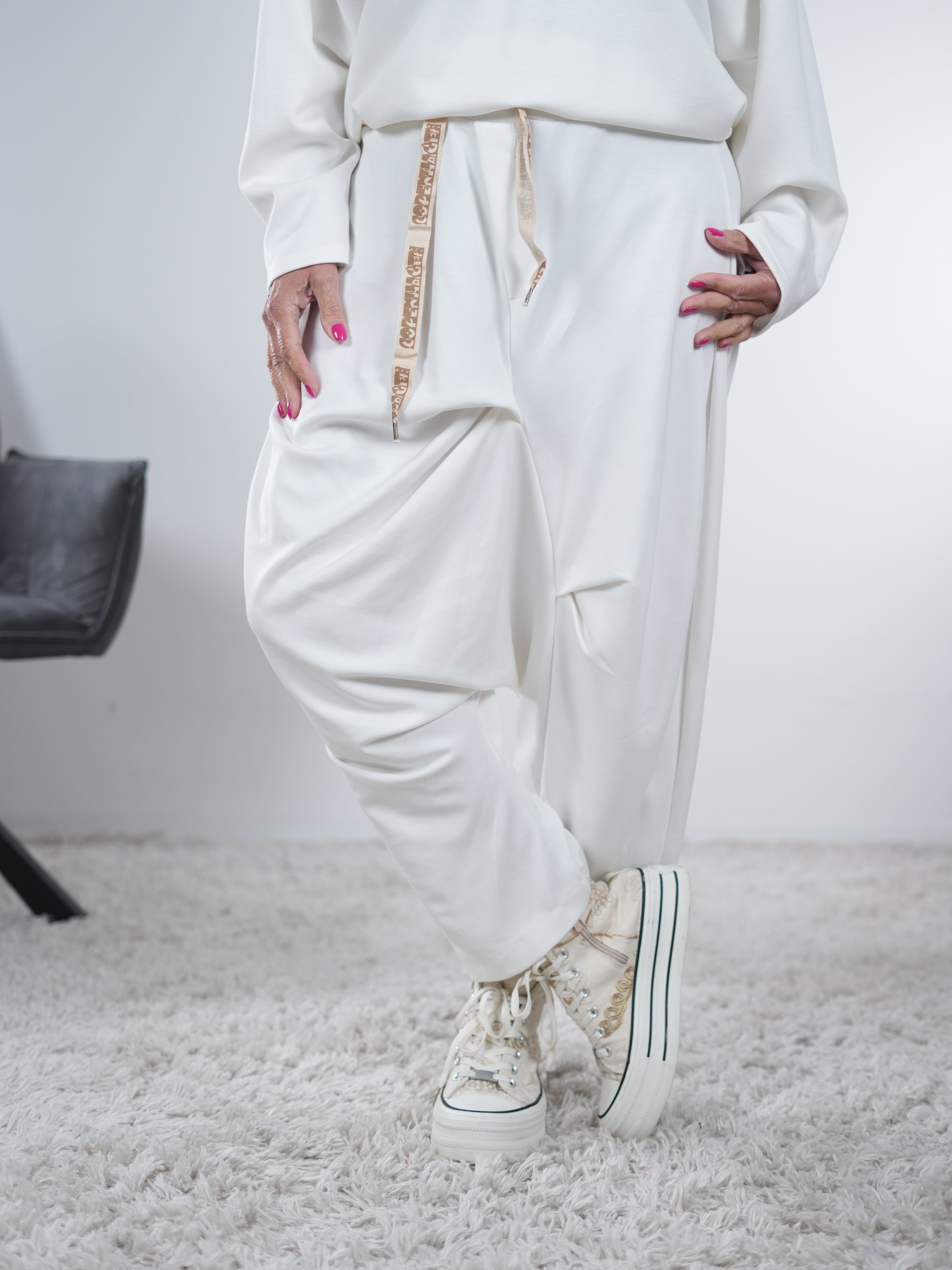 lässige Haremshose mit asymmetrischem Schnitt One Size (ca Gr. 38 40-44) Weiß
