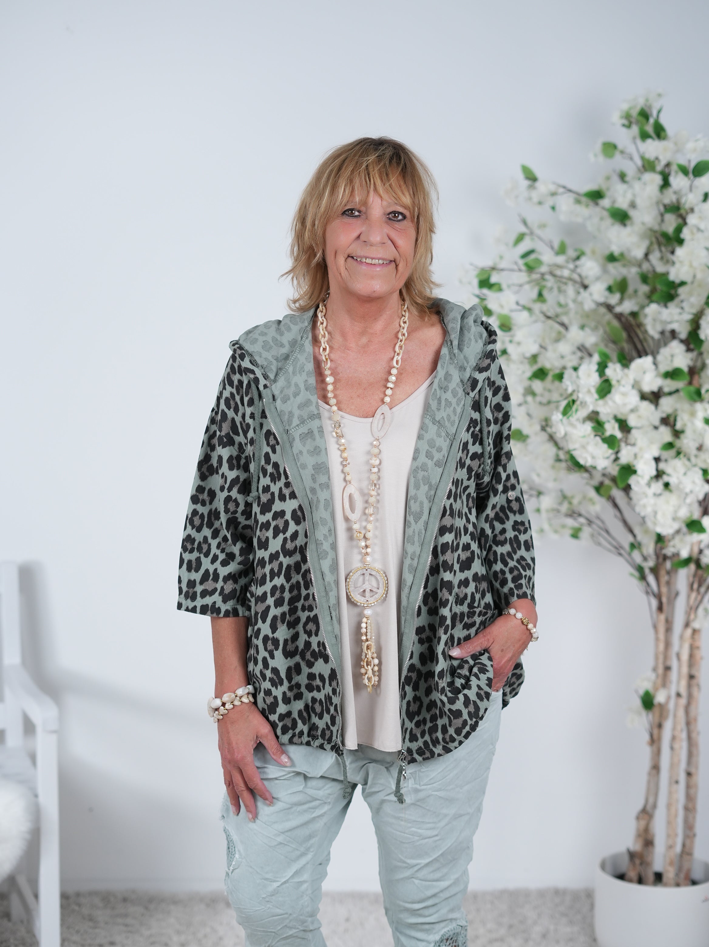 lässige Jacke im Leo Look aus Viskose Einheitsgröße (ca Gr. 38 "oversize"-44 46) Olive