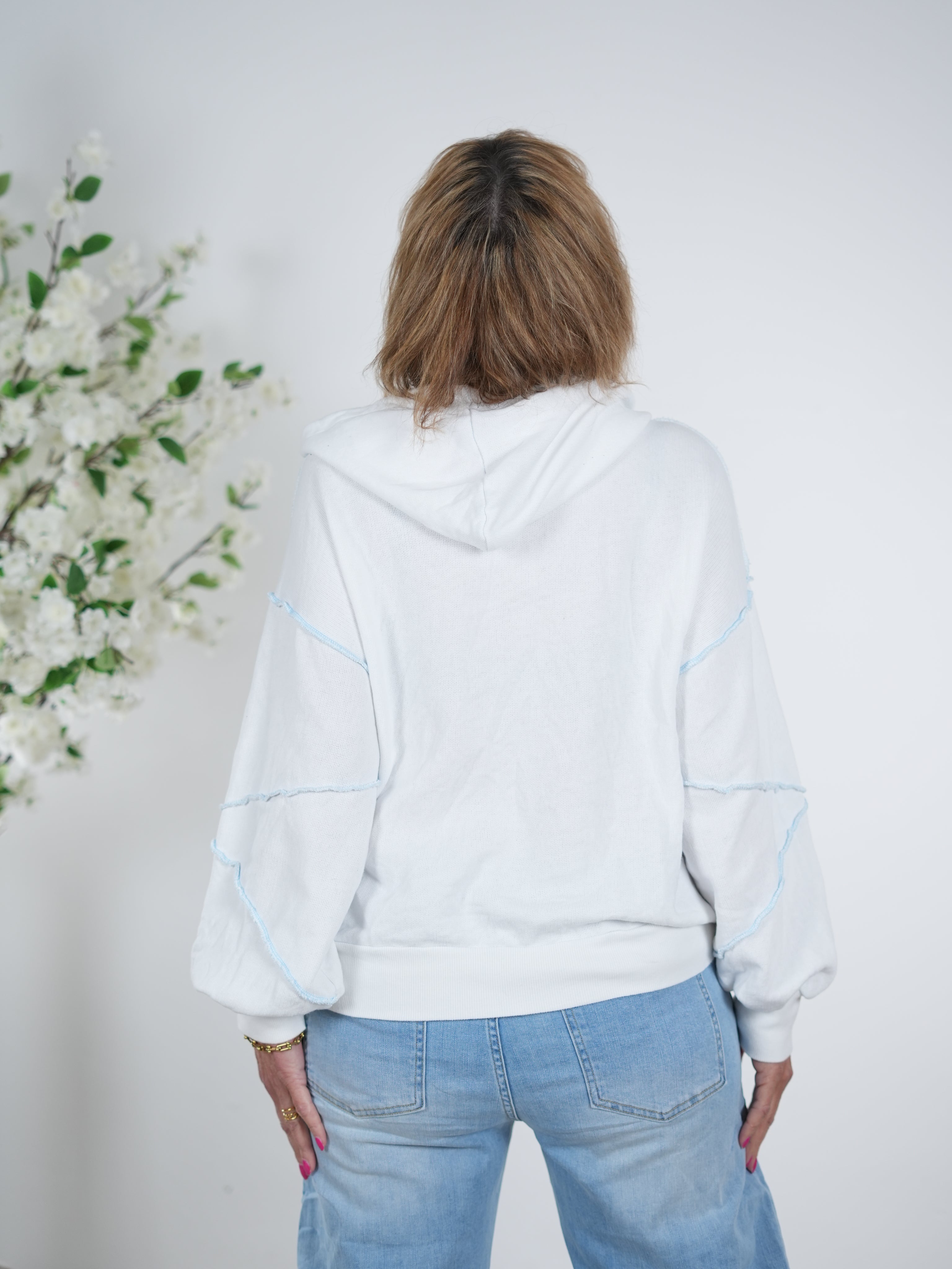 lässige Sweatjacke mit farbigen Außennähten