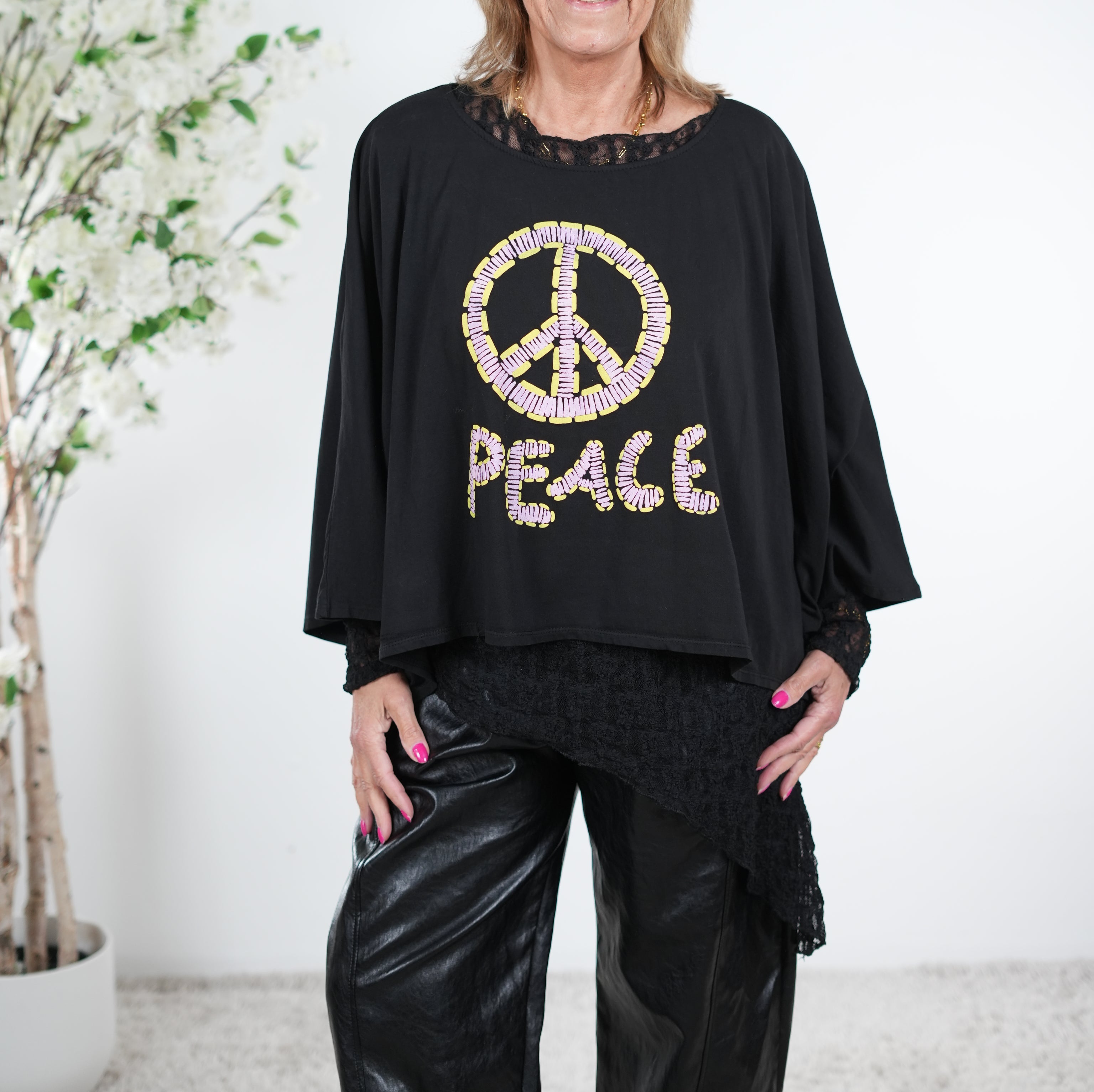Lässiger Poncho mit "Peace" Print One Size (ca Gr. 38-44 46) Schwarz