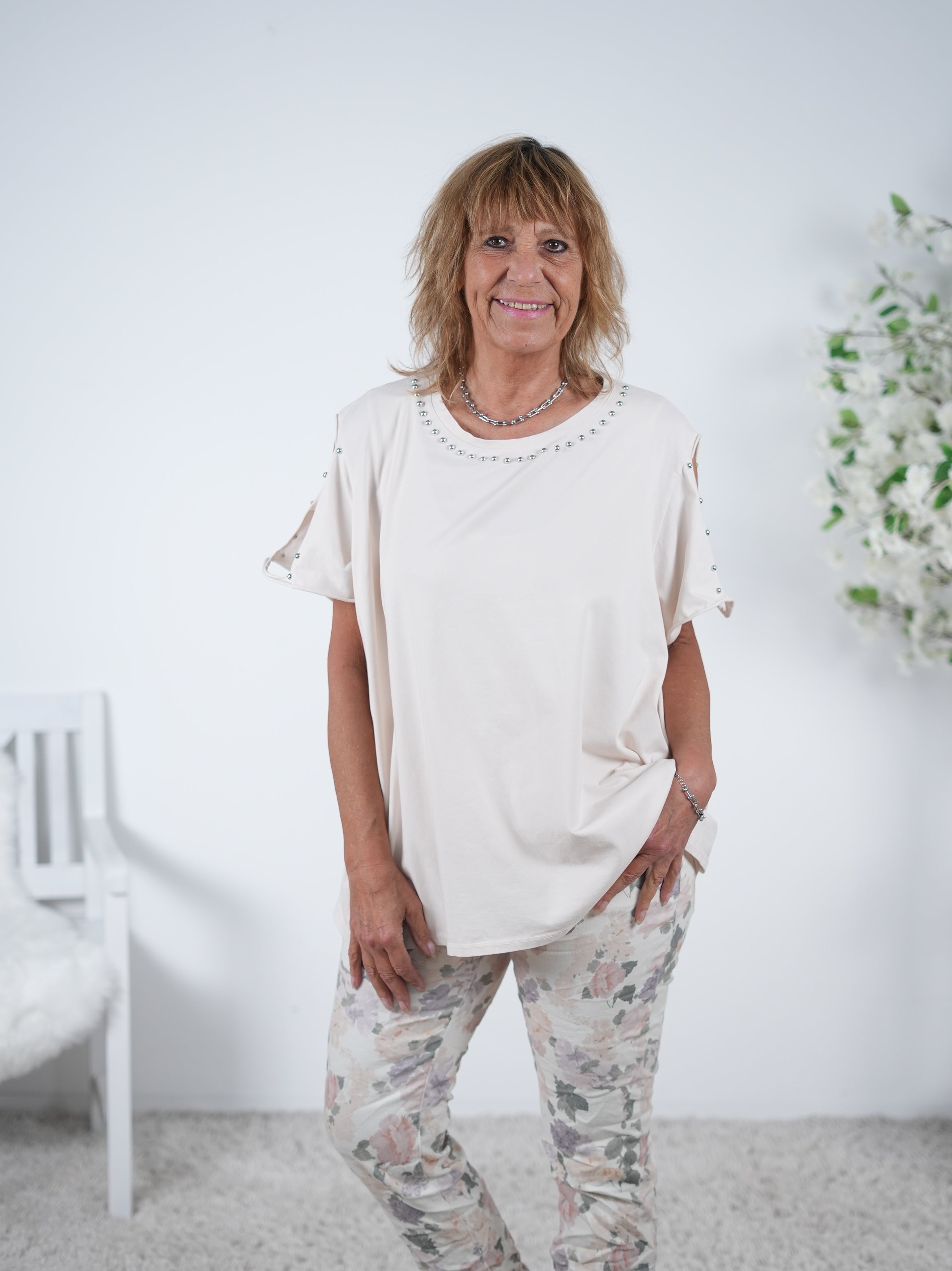 Lässiges Shirt mit Nieten verziert One Size (ca Größe 38-44) Beige