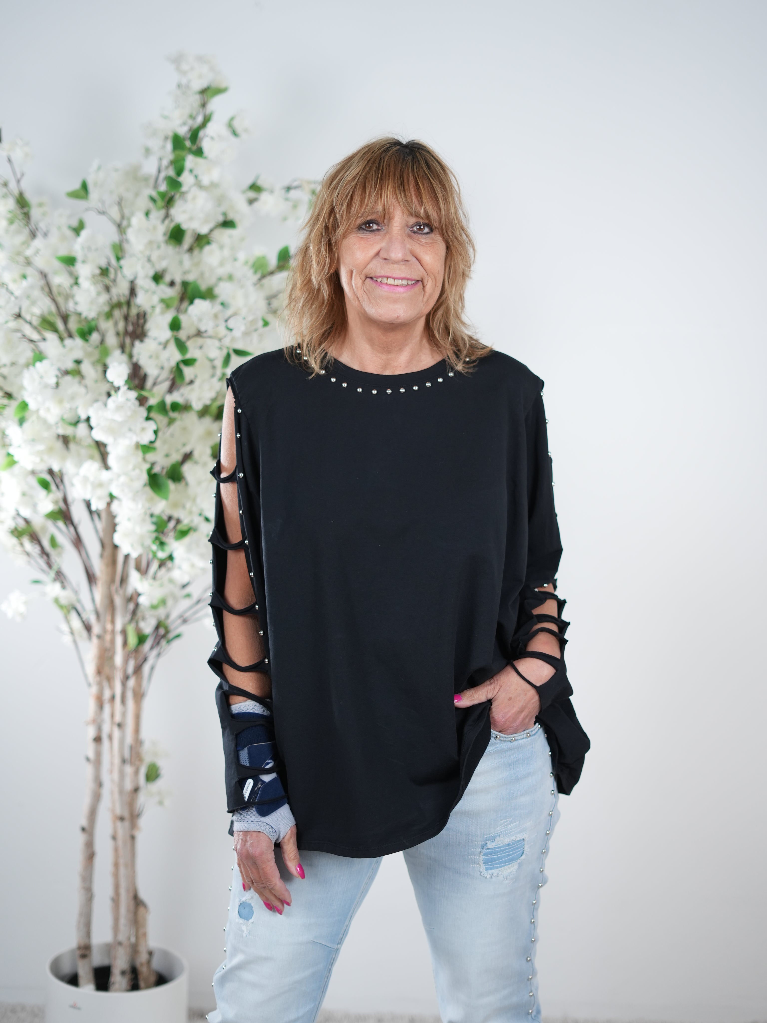 langarm Shirt mit Nieten und Cut Outs One Size (ca Größe 40-44) Schwarz