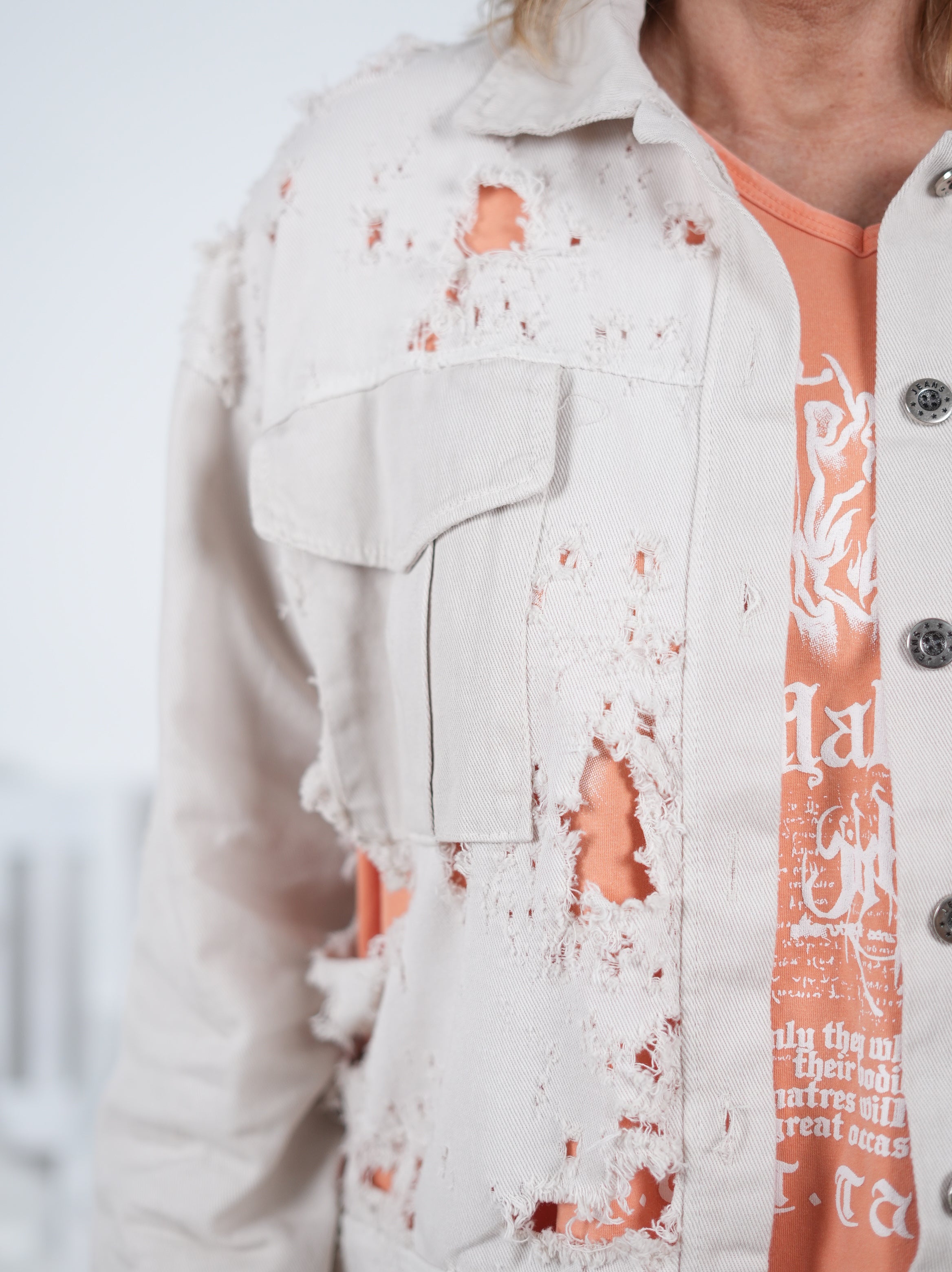 leichte Jeans Jacke im destroyed Look