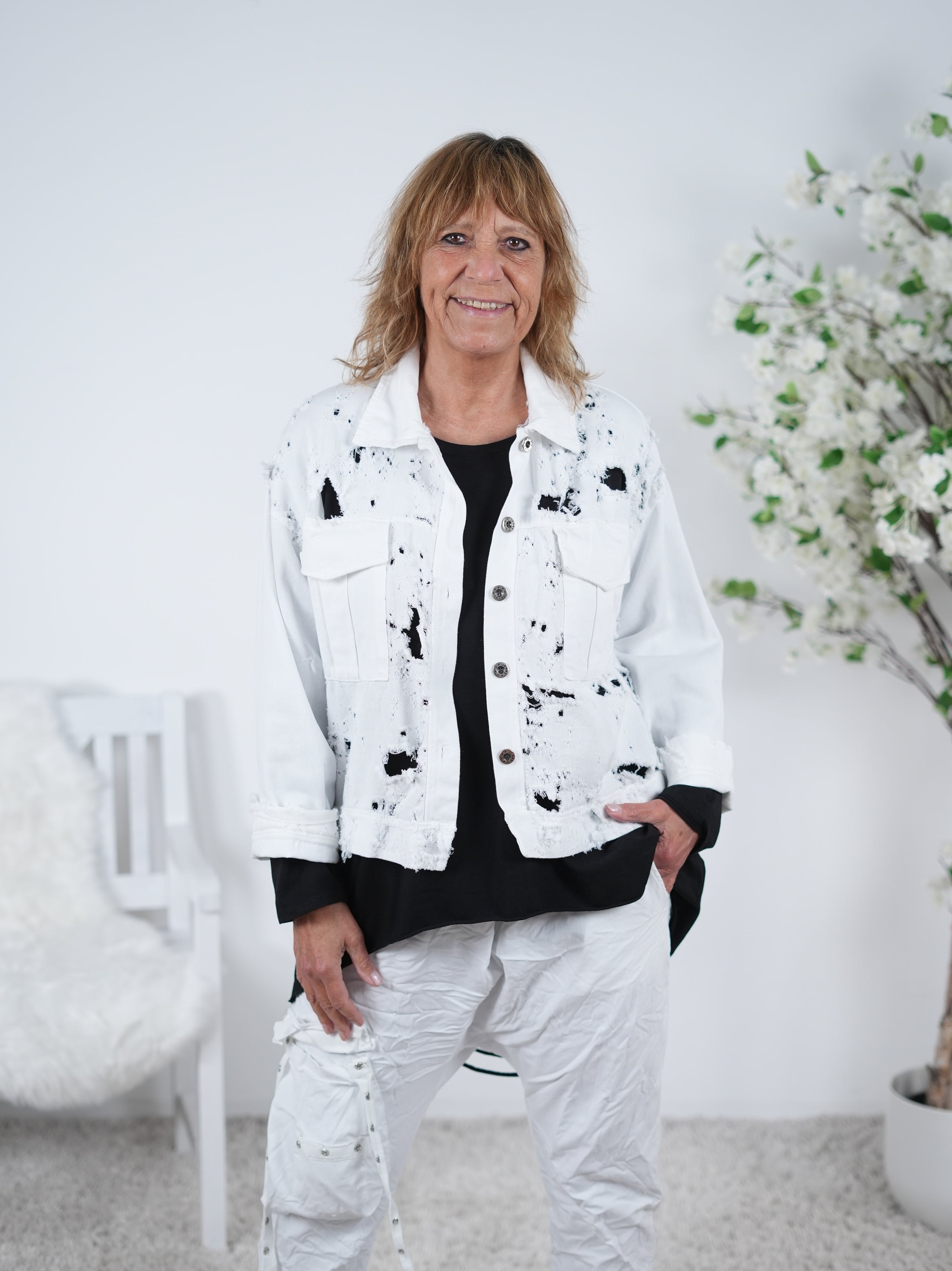 leichte Jeans Jacke im destroyed Look Einheitsgröße (ca Gr. 38 "oversize"-44) Weiß
