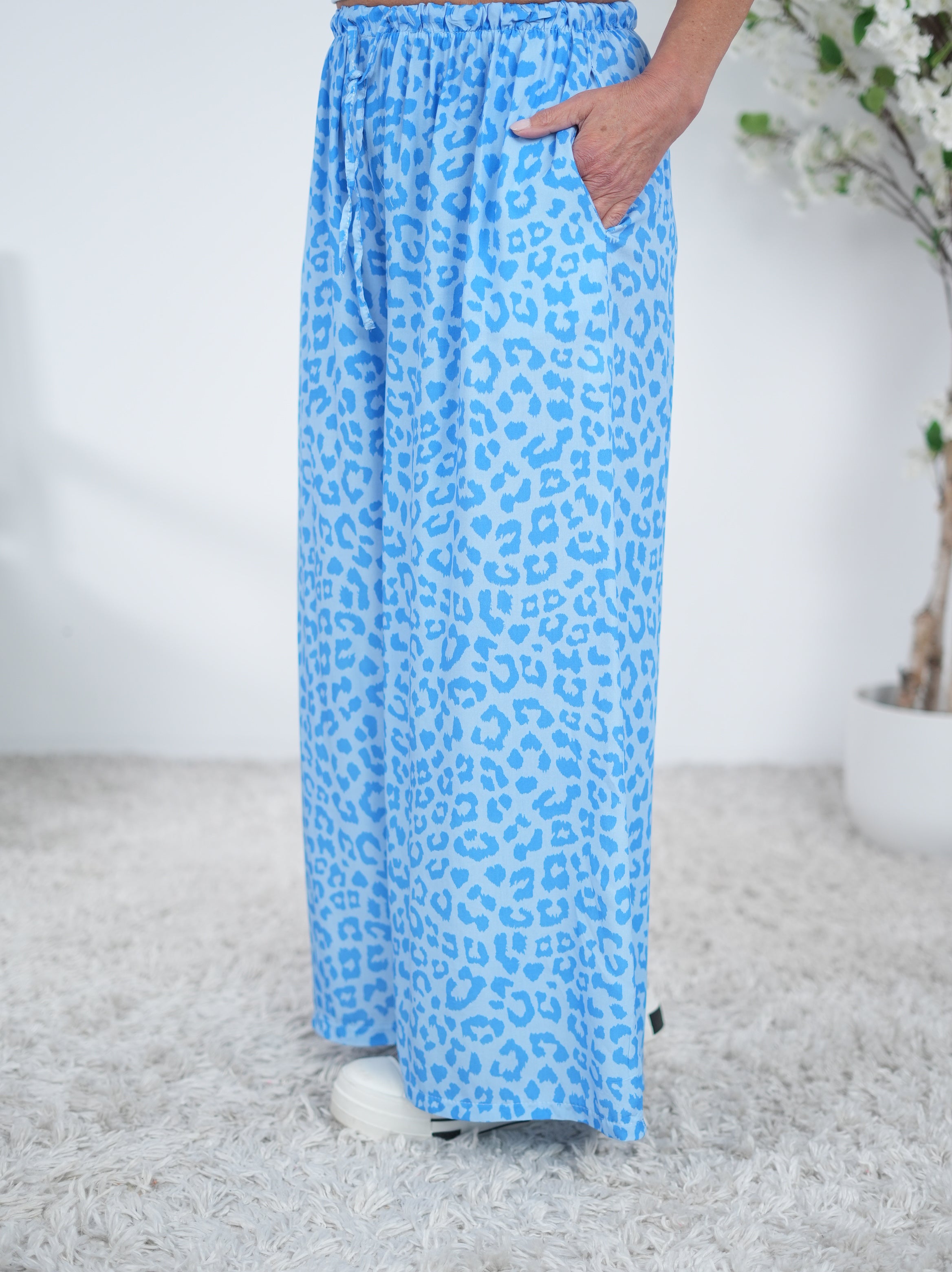 leichte Marlene Hose im Leo Look