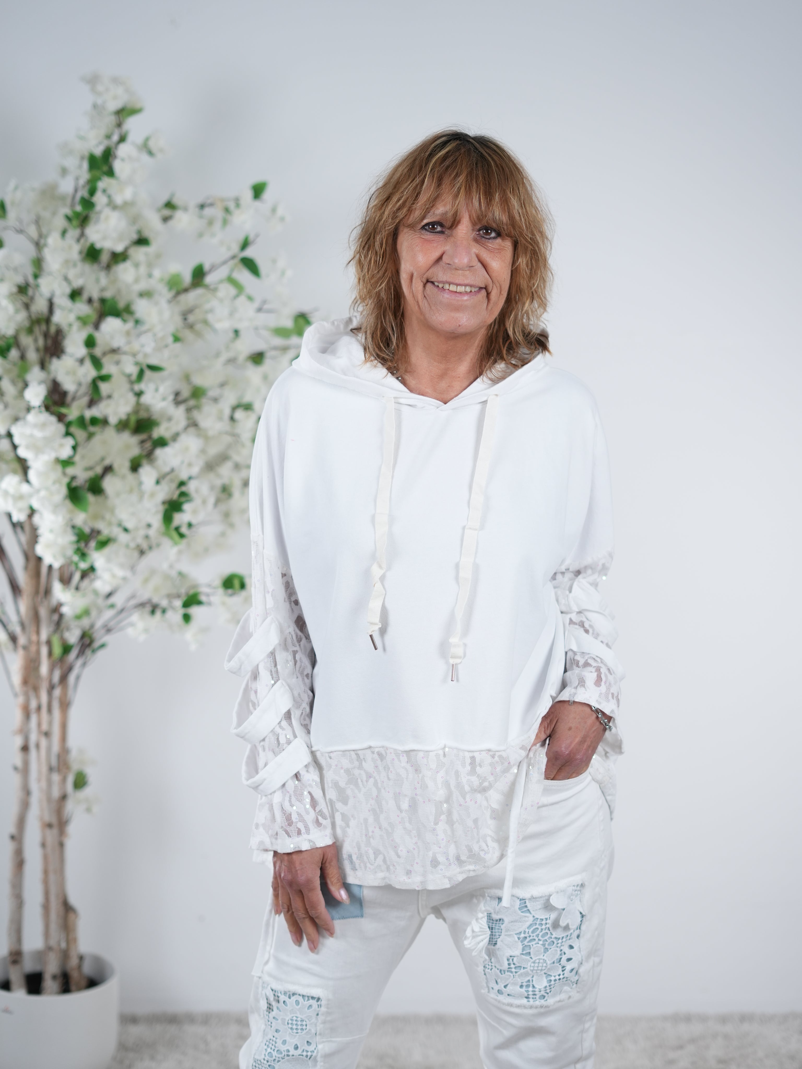 leichter Hoody mit auffälligen Ärmeln und Spitze am Abschluss One Size (ca Gr. 40-44) Weiß