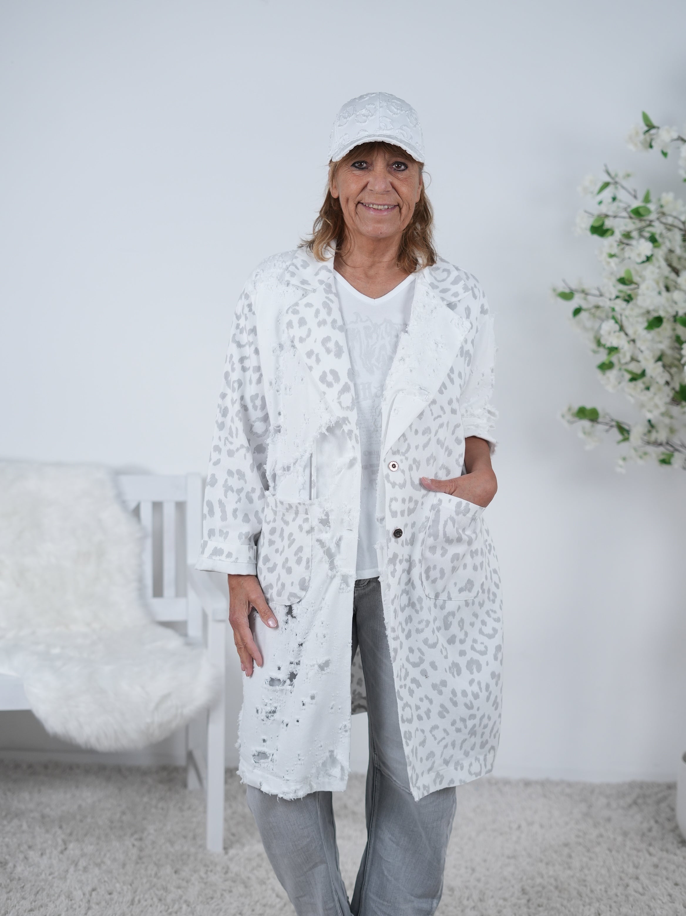 Leichter Jeansmantel im destroyed Look Einheitsgröße (ca Gr. 40 "oversize"-44) Weiß