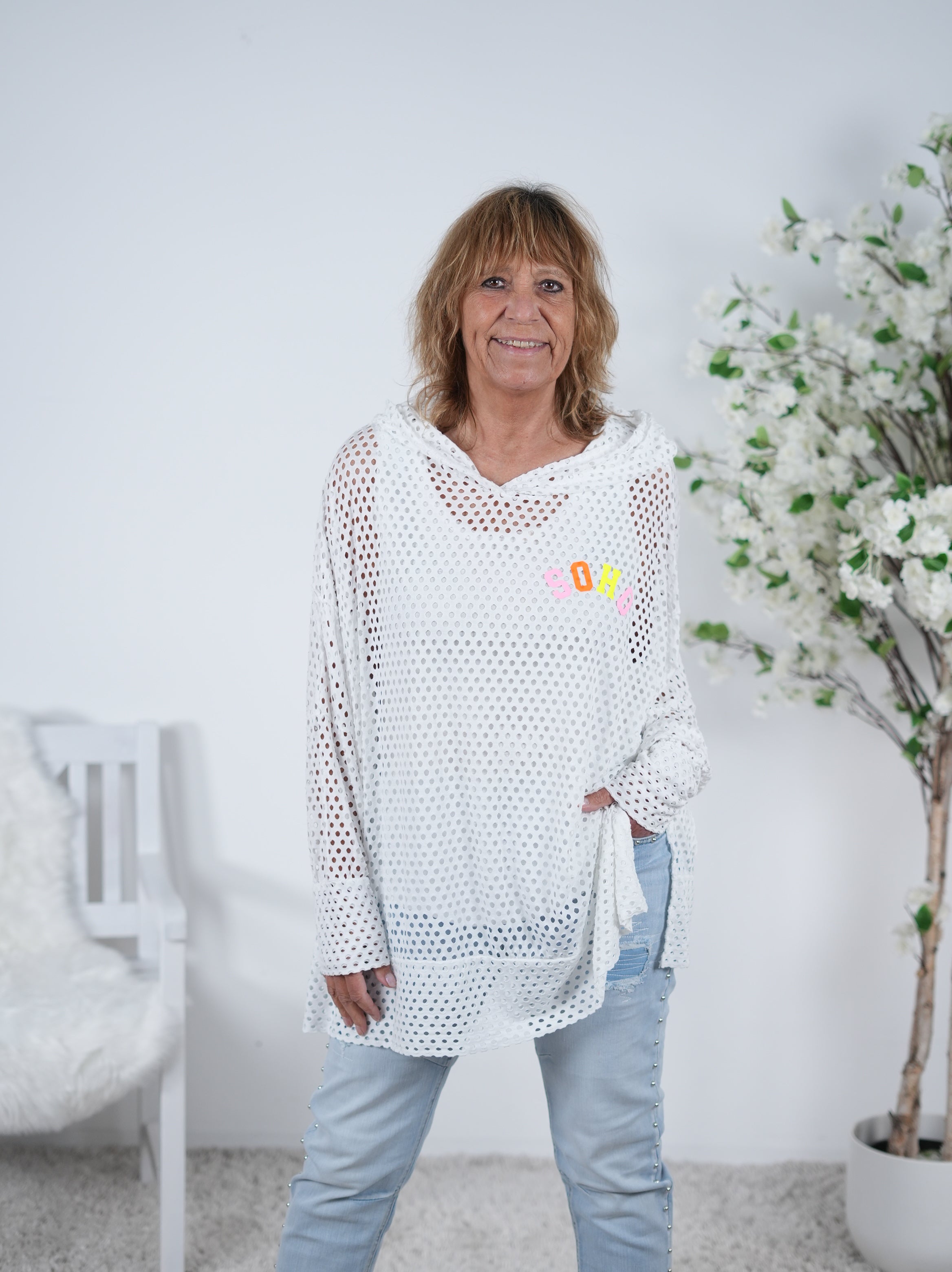 Leichter Netz Hoody mit bunten Buchstaben Einheitsgröße (ca Gr. 42 "oversize"-46 48) Weiß