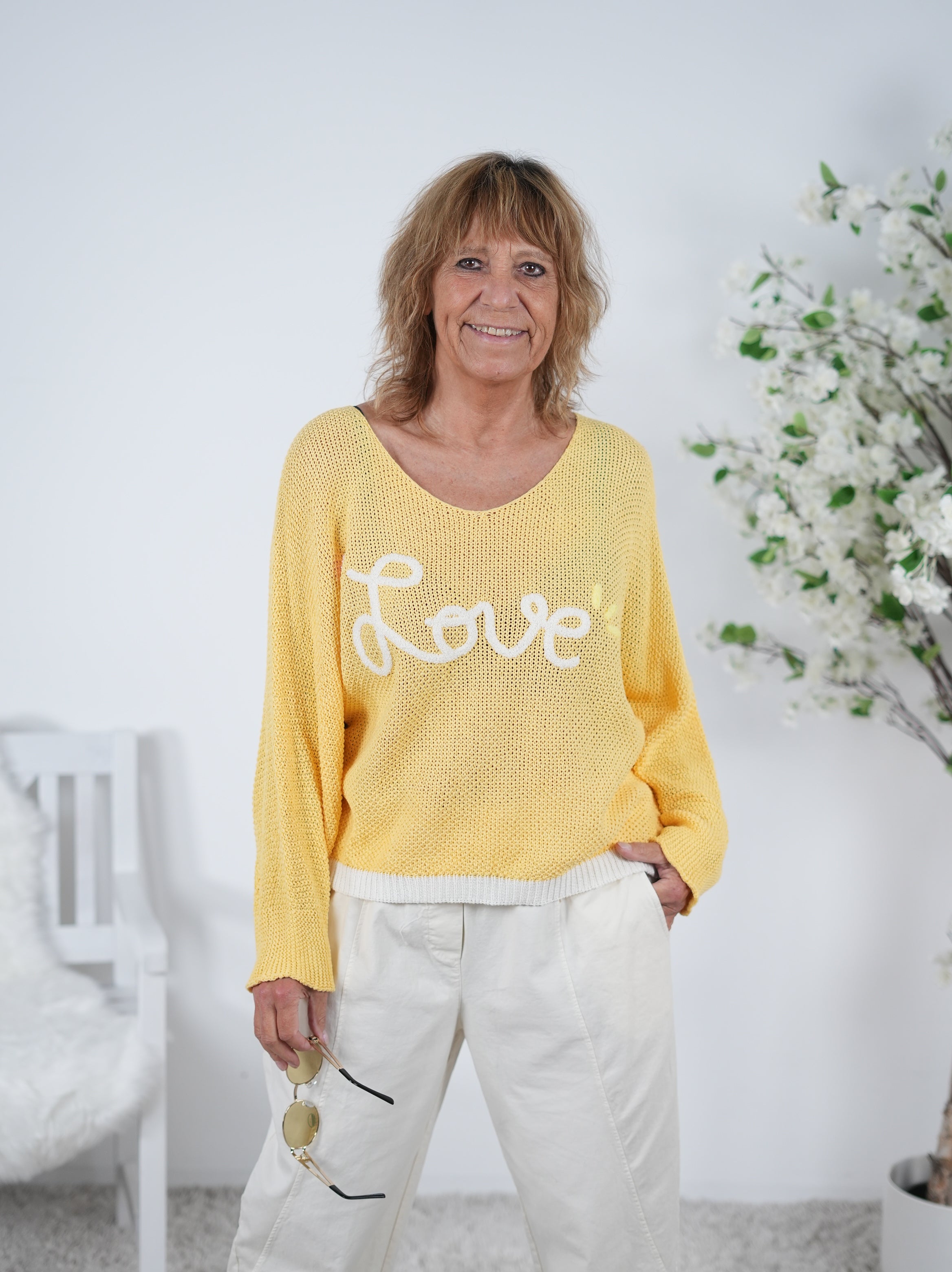 leichter Strickpulli mit "Love" Schriftzug Einheitsgröße (ca Gr. 38 "oversize"-44) Gelb