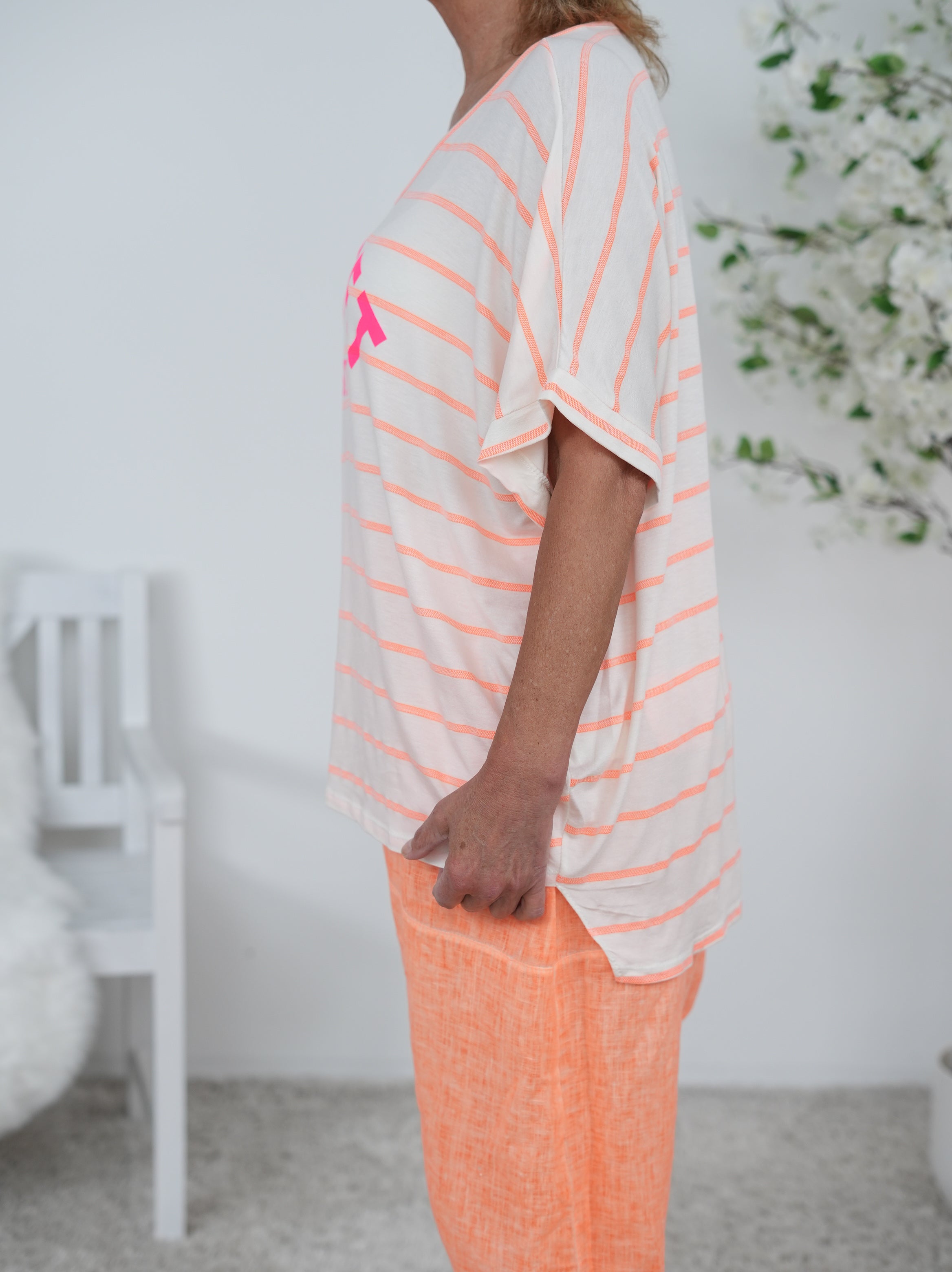 leichtes oversize Shirt mit Neon Schriftzug