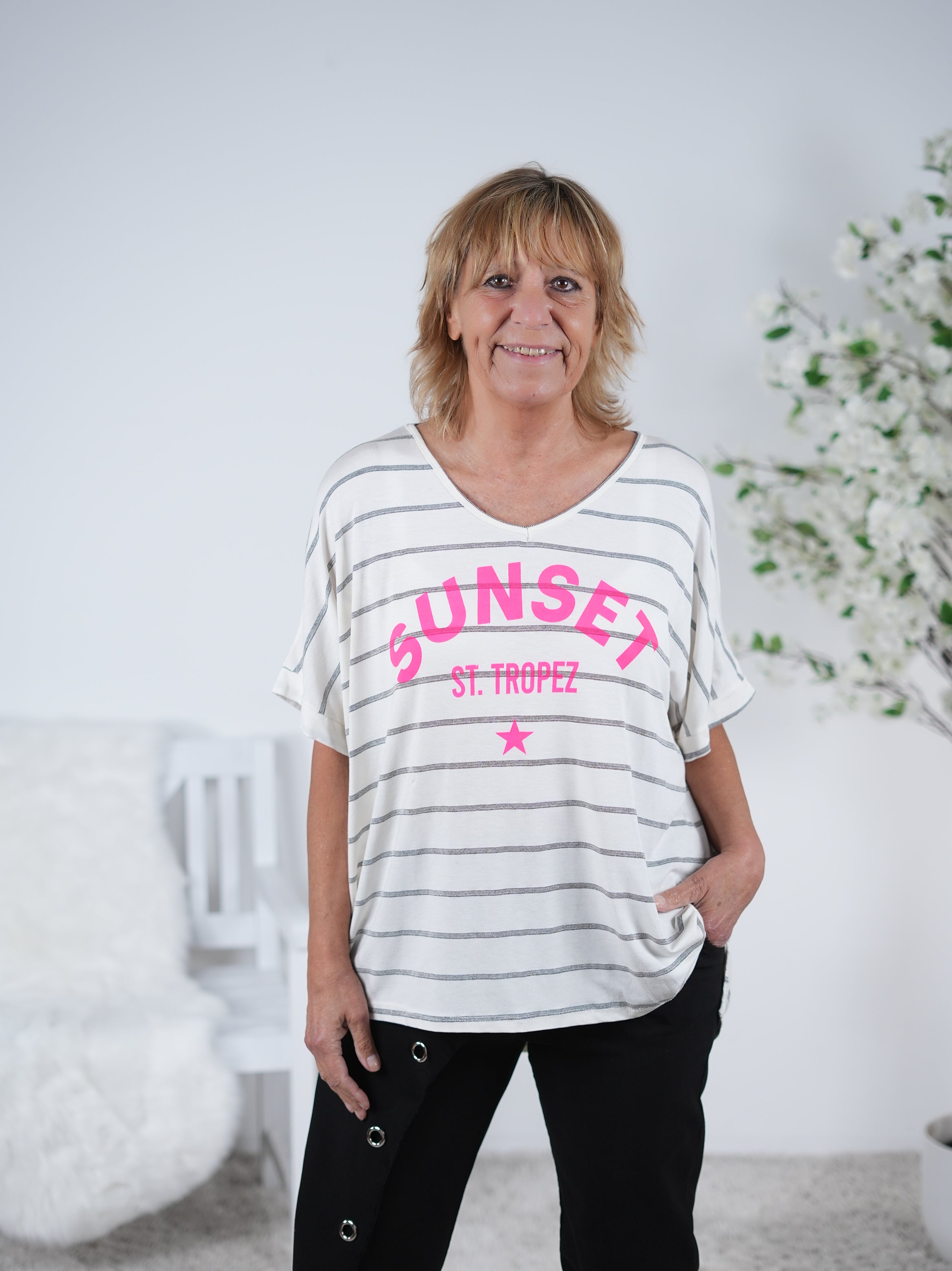 leichtes oversize Shirt mit Neon Schriftzug Schoko