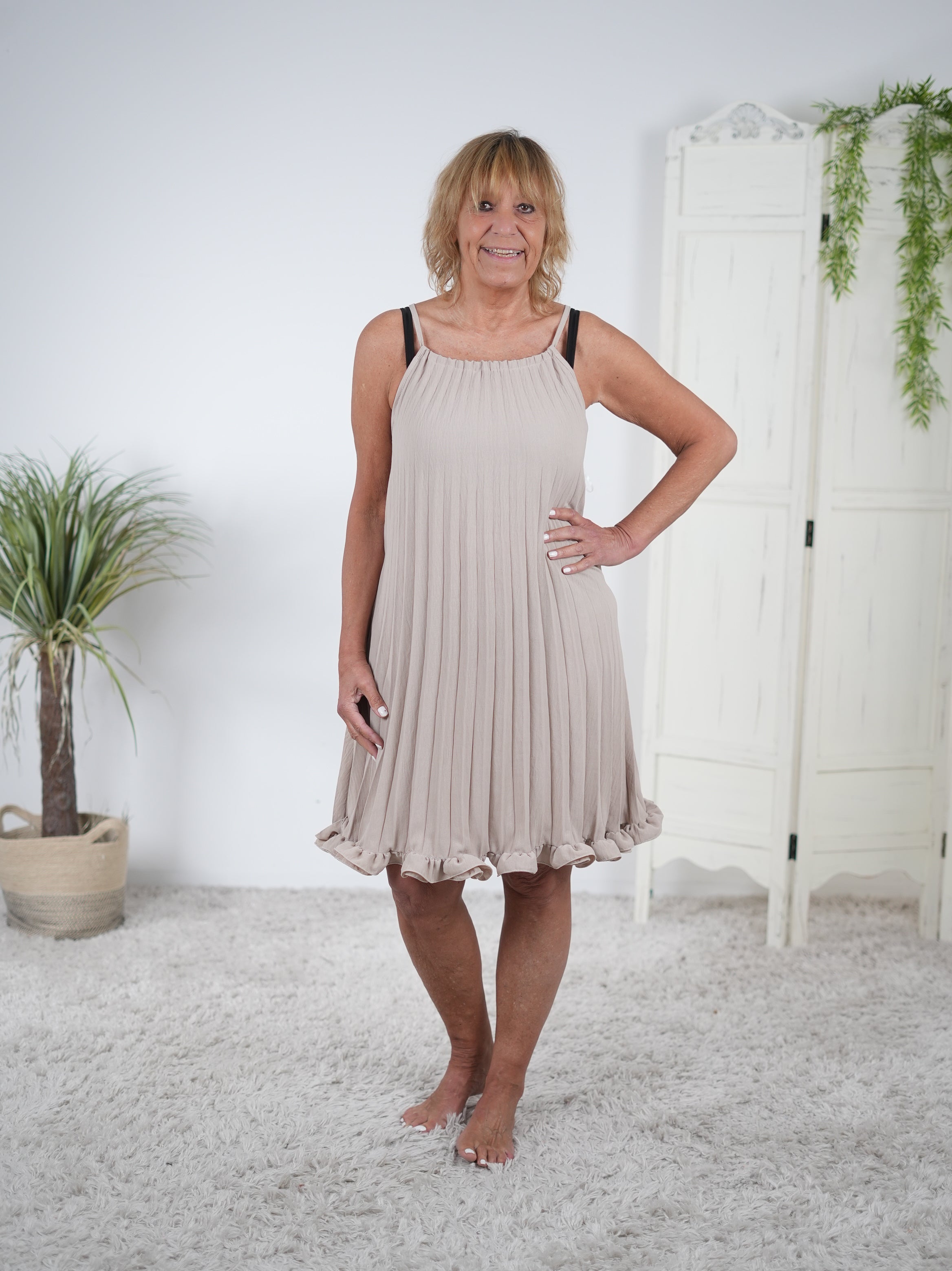 Leichtes Plissee Kleid mit Rüsche