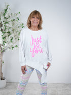 leichtes Sweaty mit breitem Abschluss im asymmetrischem Schnitt