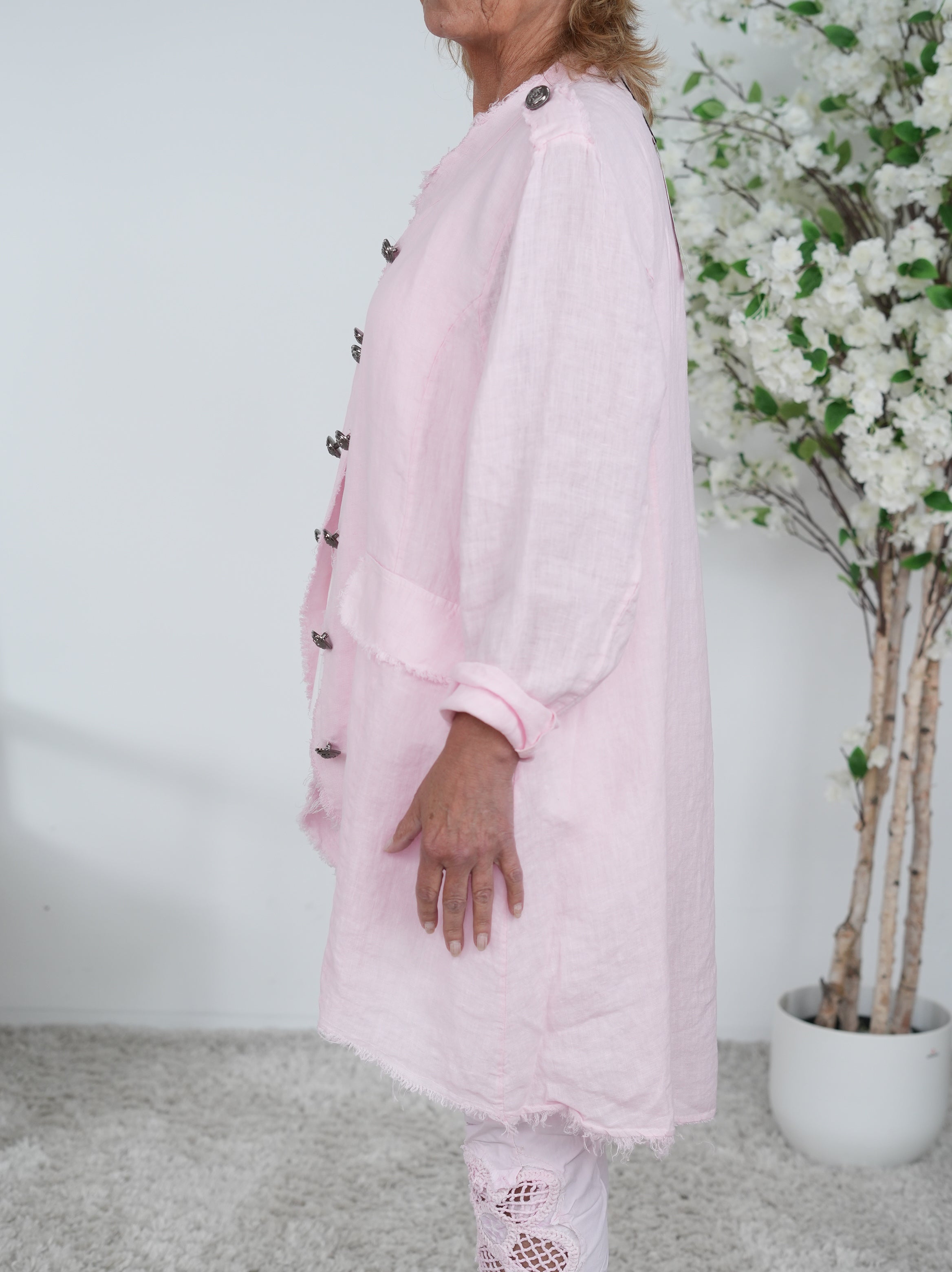 Leinen Cardigan mit auffälligen Knöpfen