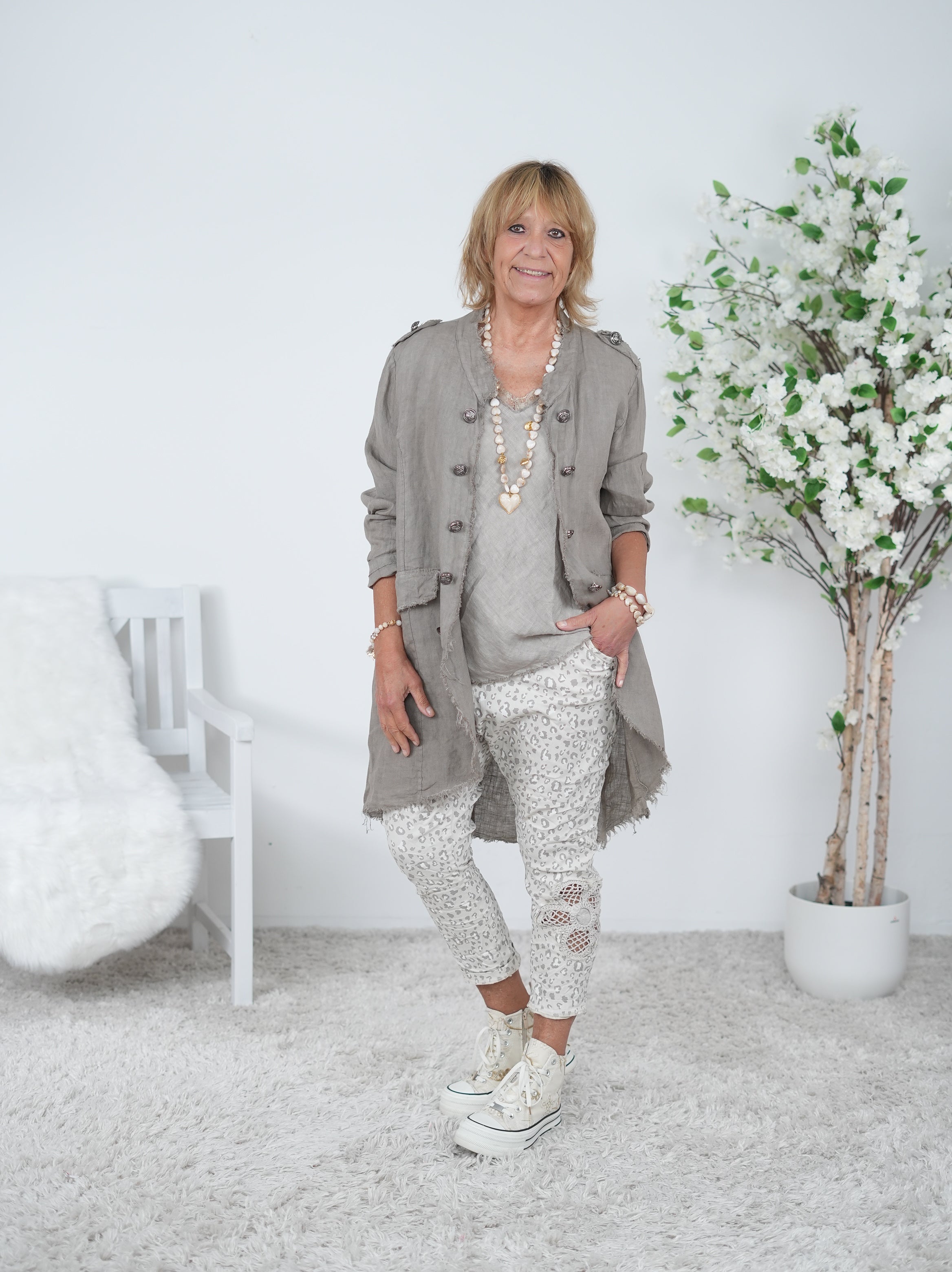 Leinen Cardigan mit auffälligen Knöpfen