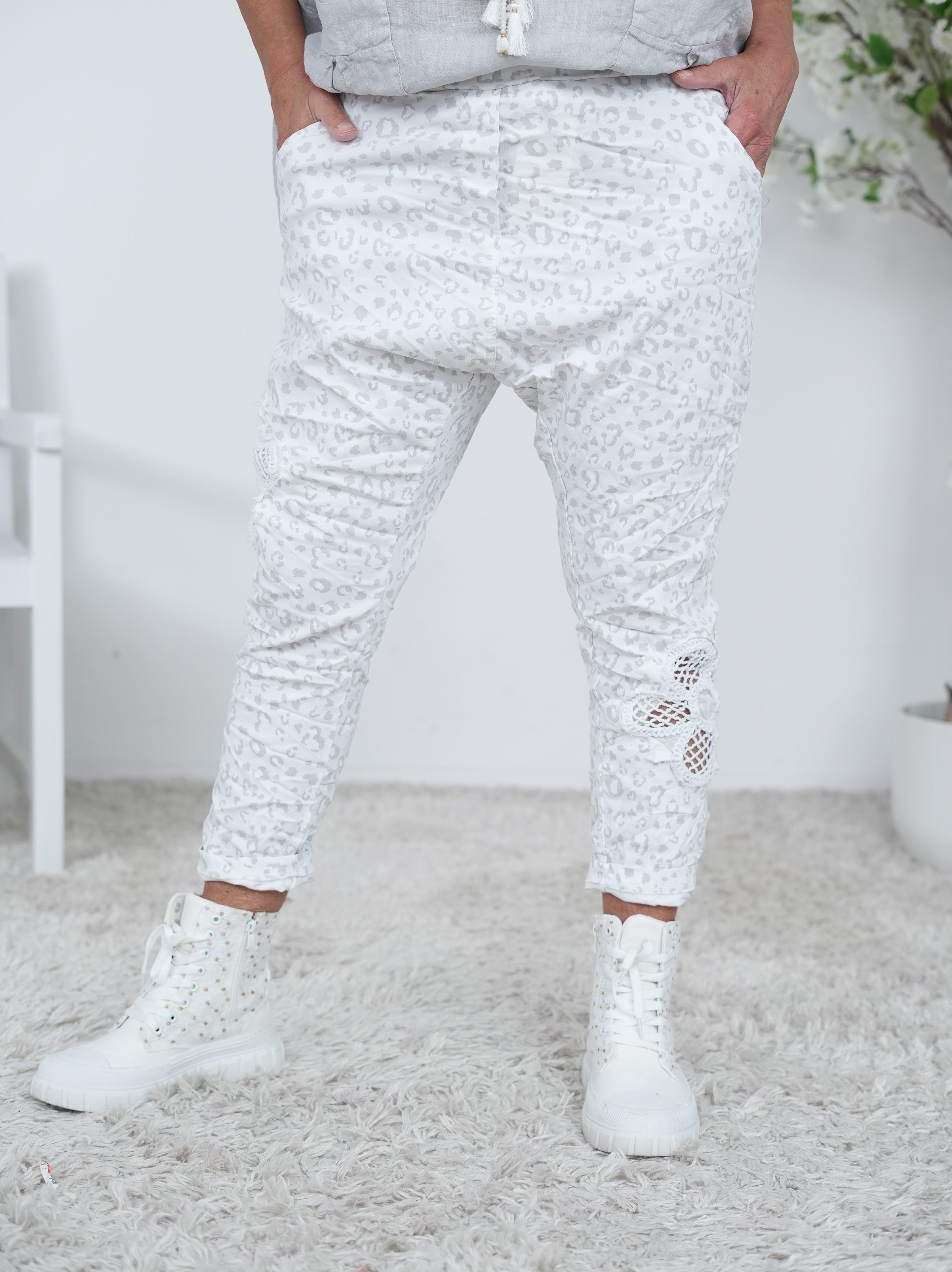 Leo Baggy mit Häkeleinsatz Einheitsgröße (ca Gr. 40-44) Weiß