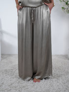 Marlene Hose im Satin Glanz
