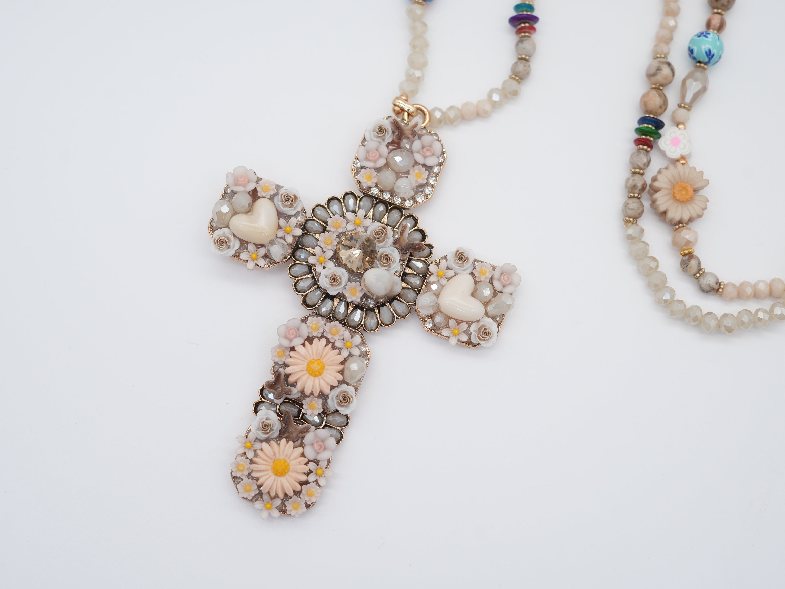 Modeschmuck Kette mit Blümchen und Kreuz