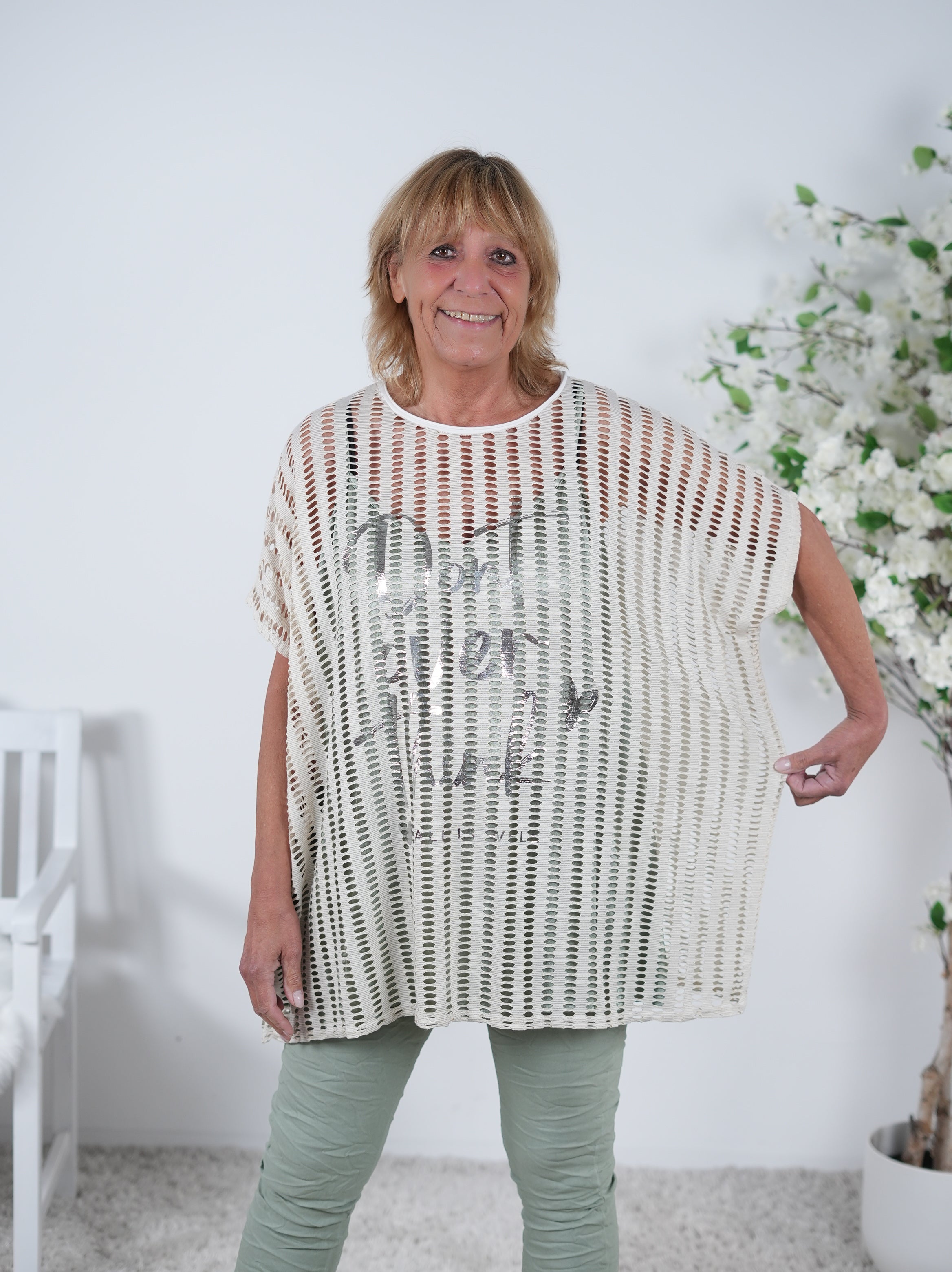 Netz Oberteil mit silbernem Schriftzug