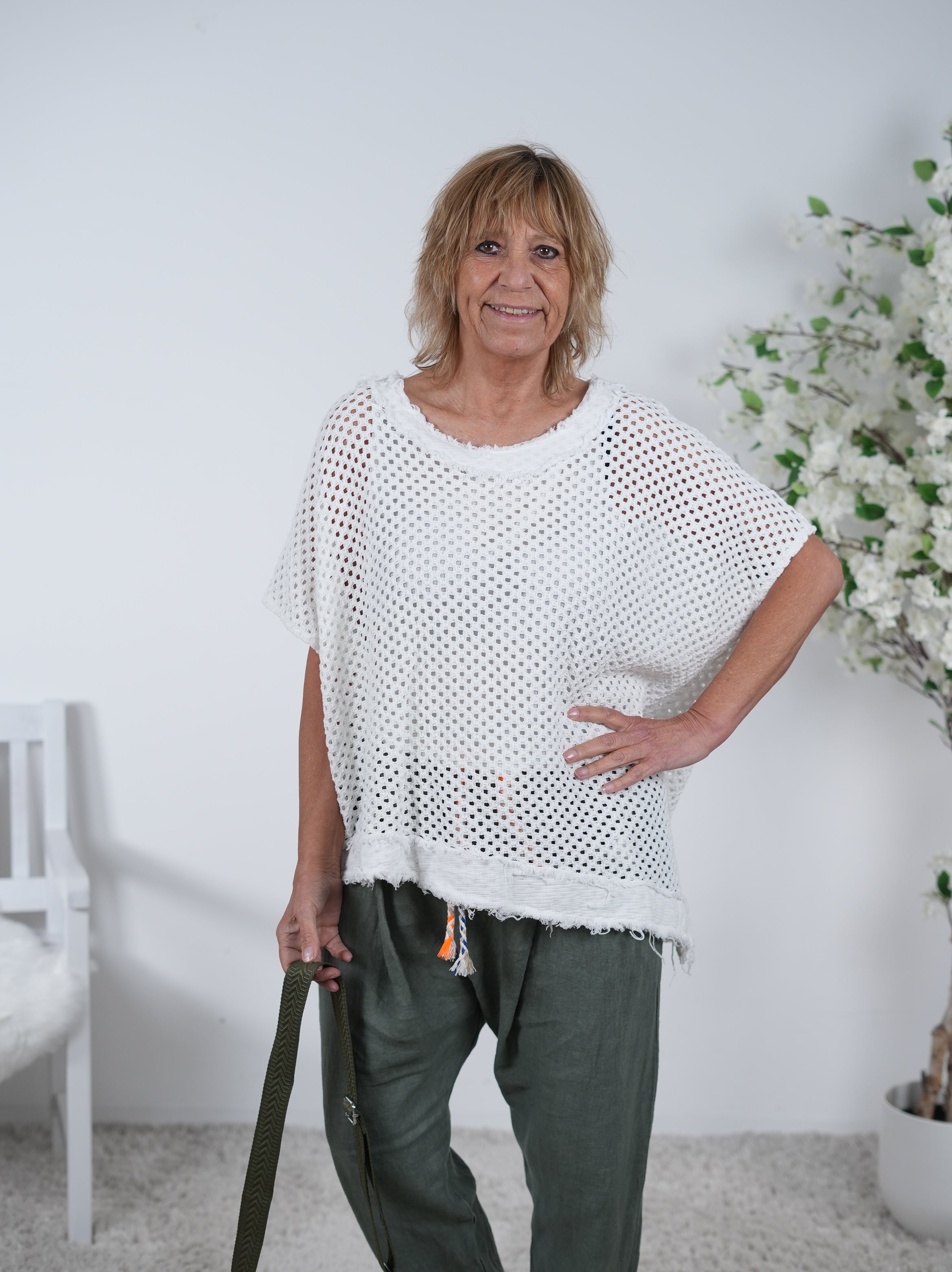 Netz Poncho mit ausgefranztem Abschluss