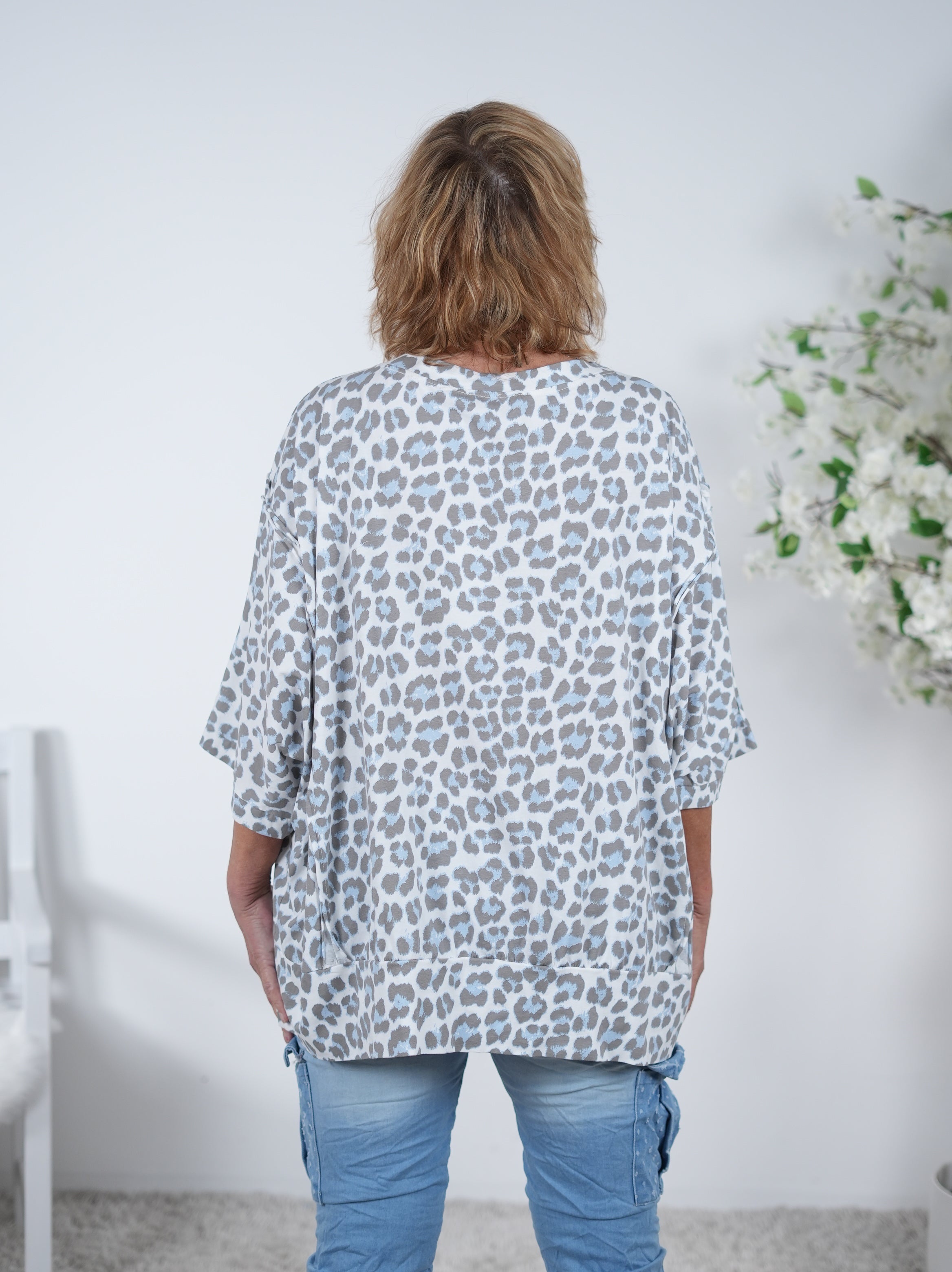 oversize Shirt im Leo Look, Vokuhila