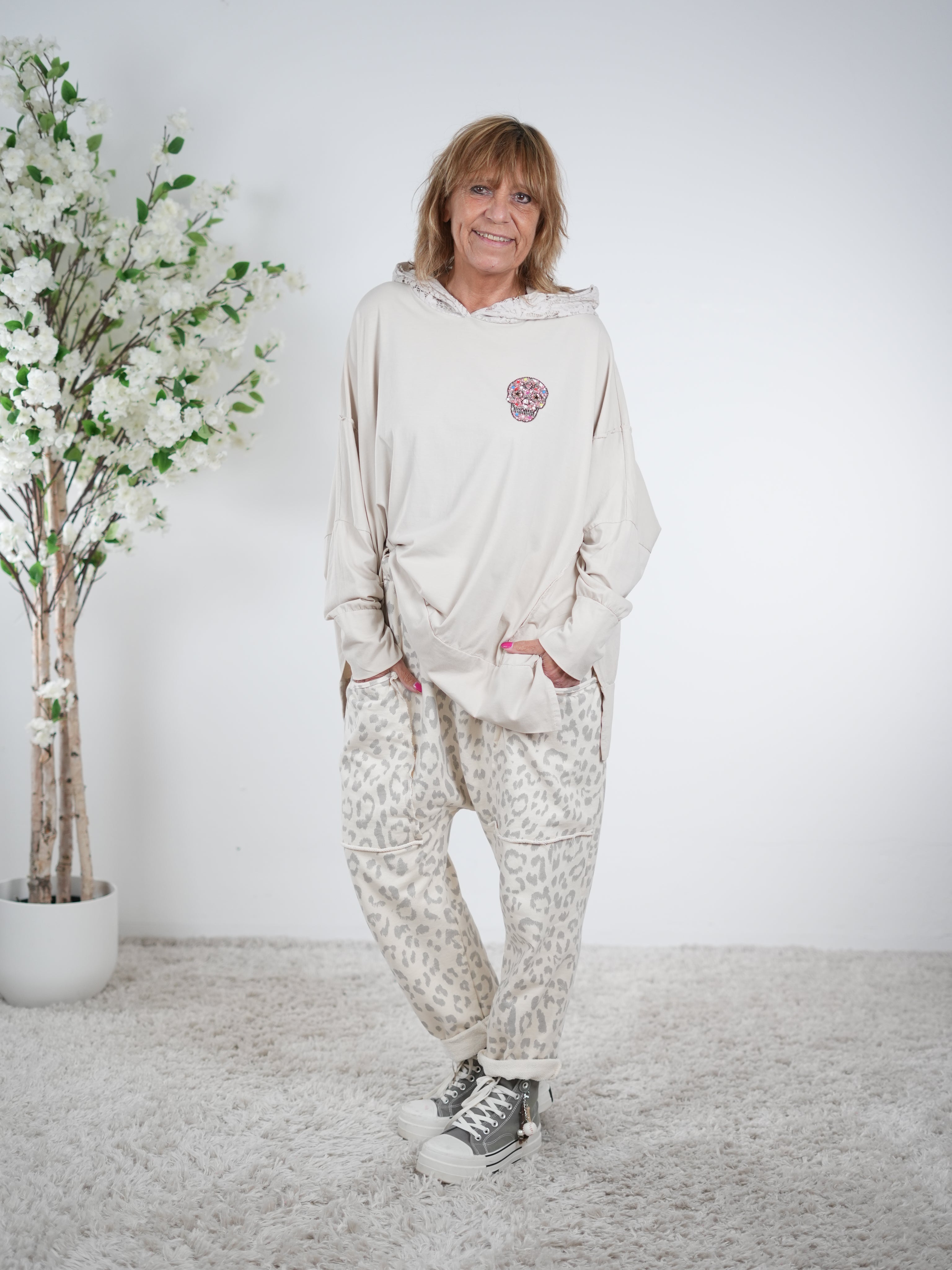 oversize Shirt mit Kapuze und Skull Patch