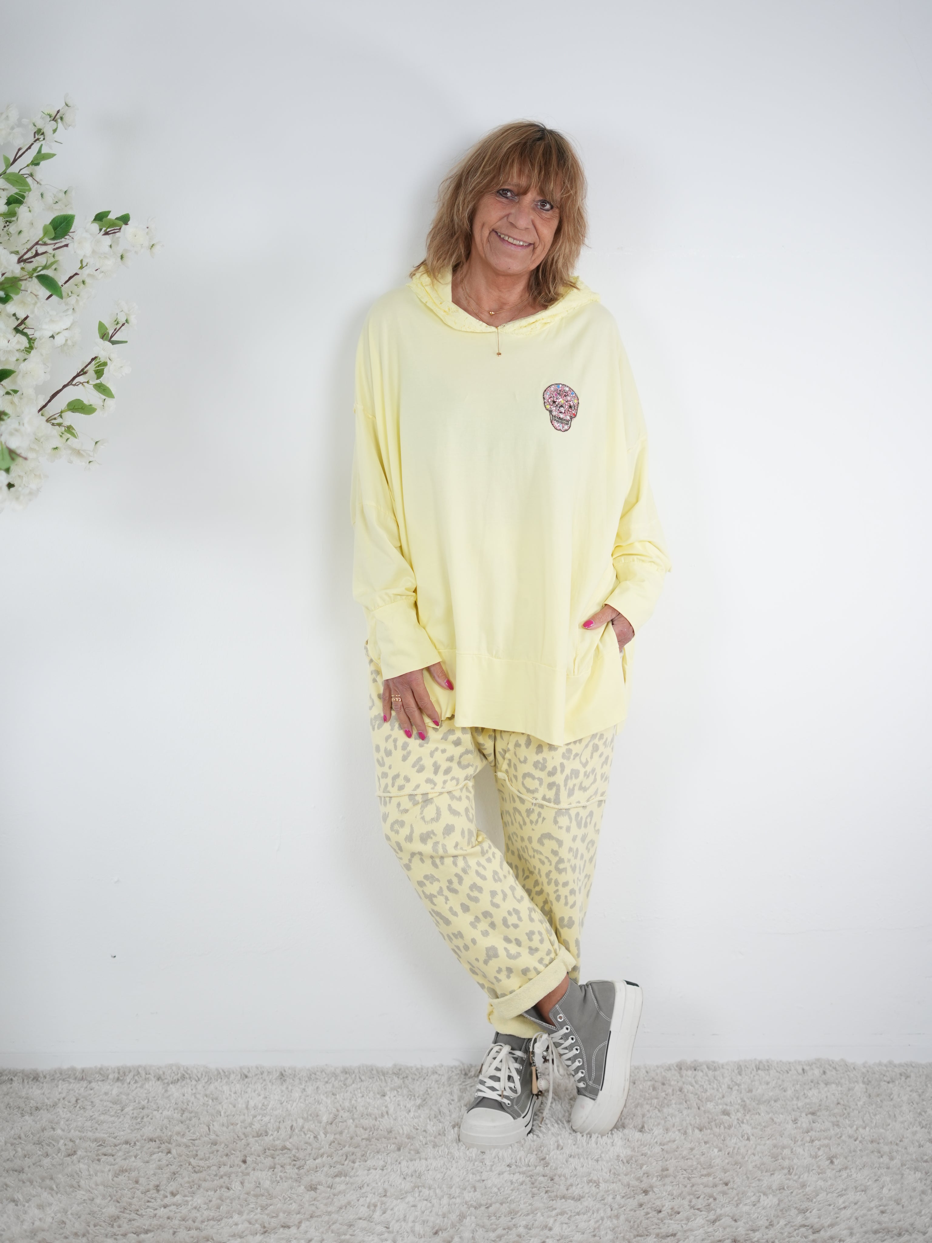 oversize Shirt mit Kapuze und Skull Patch