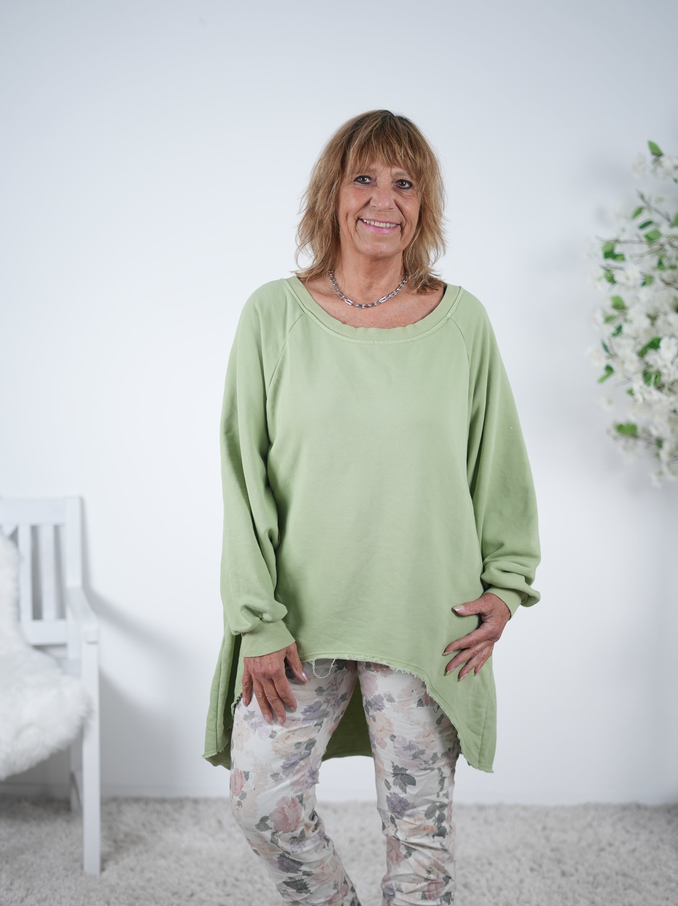 Oversize Sweaty im Vokuhila Schnitt One Size (ca Gr. 42 "oversize"-48) Lindgrün