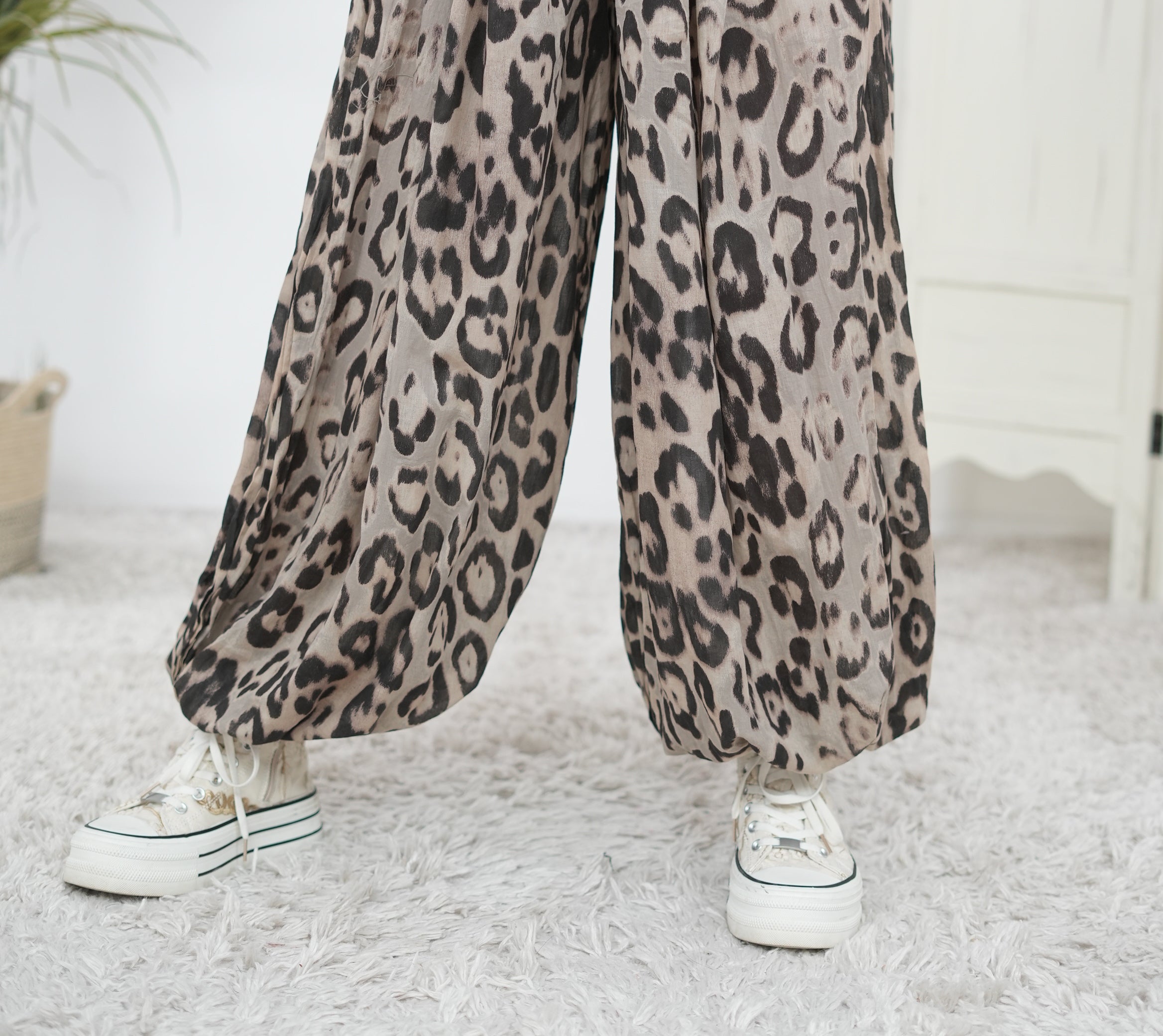 Pumphose im Leo Look Taupe