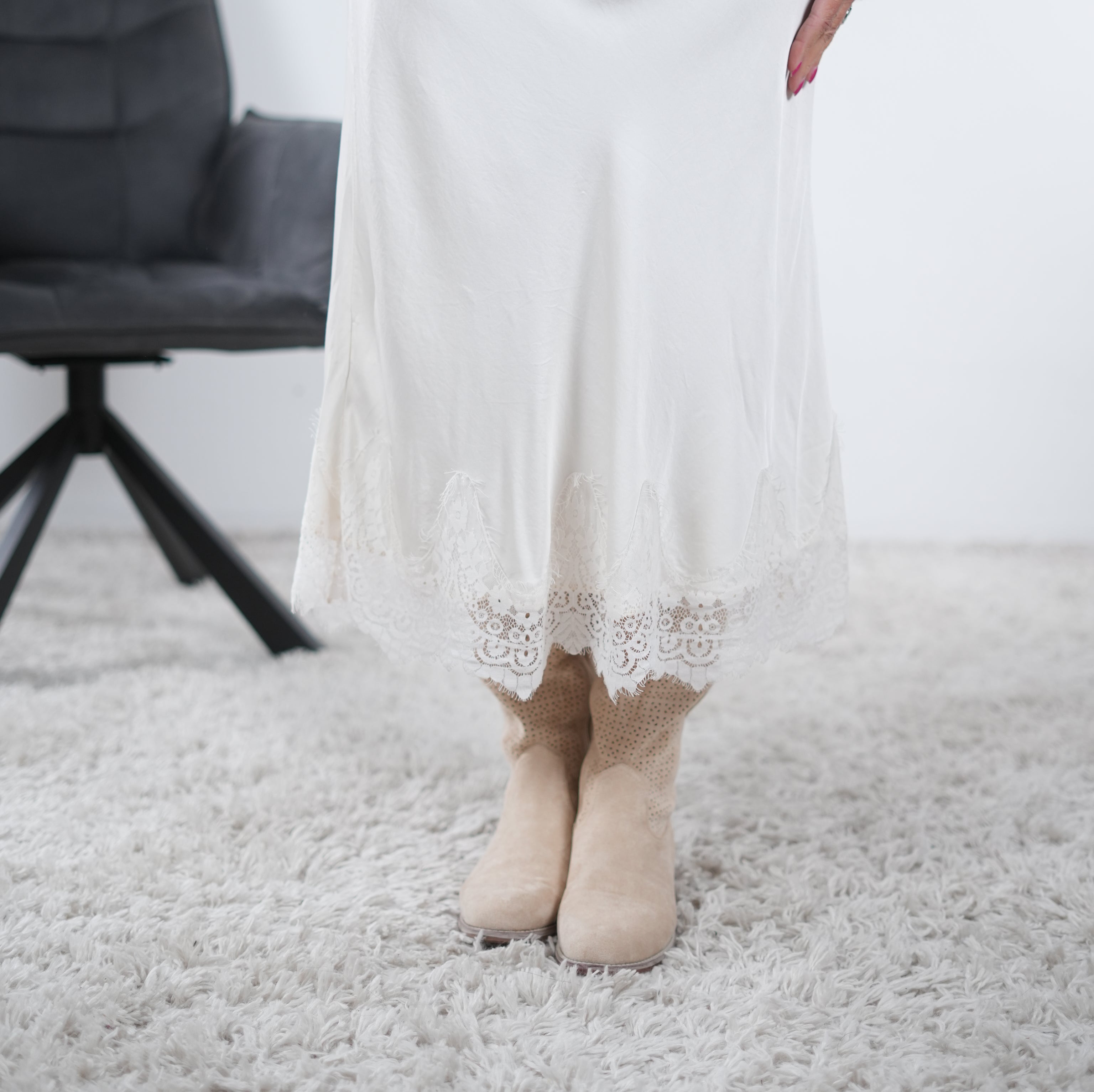 Satin Rock mit Spitze verziert One Size (ca Gr. 38 "oversize"-42) Creme