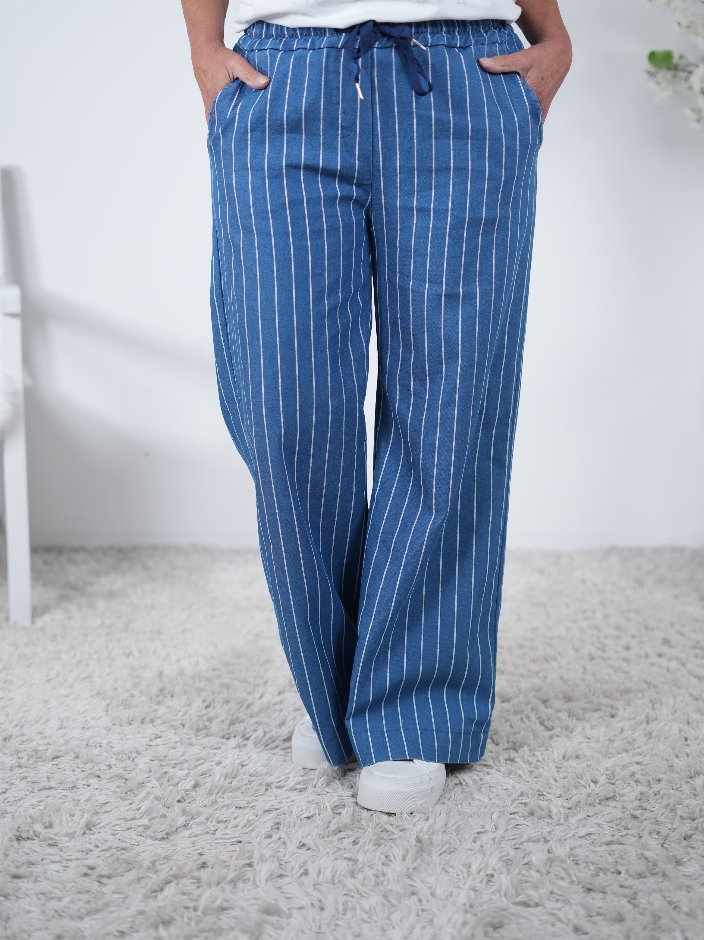 Schlaghosen in Streifen