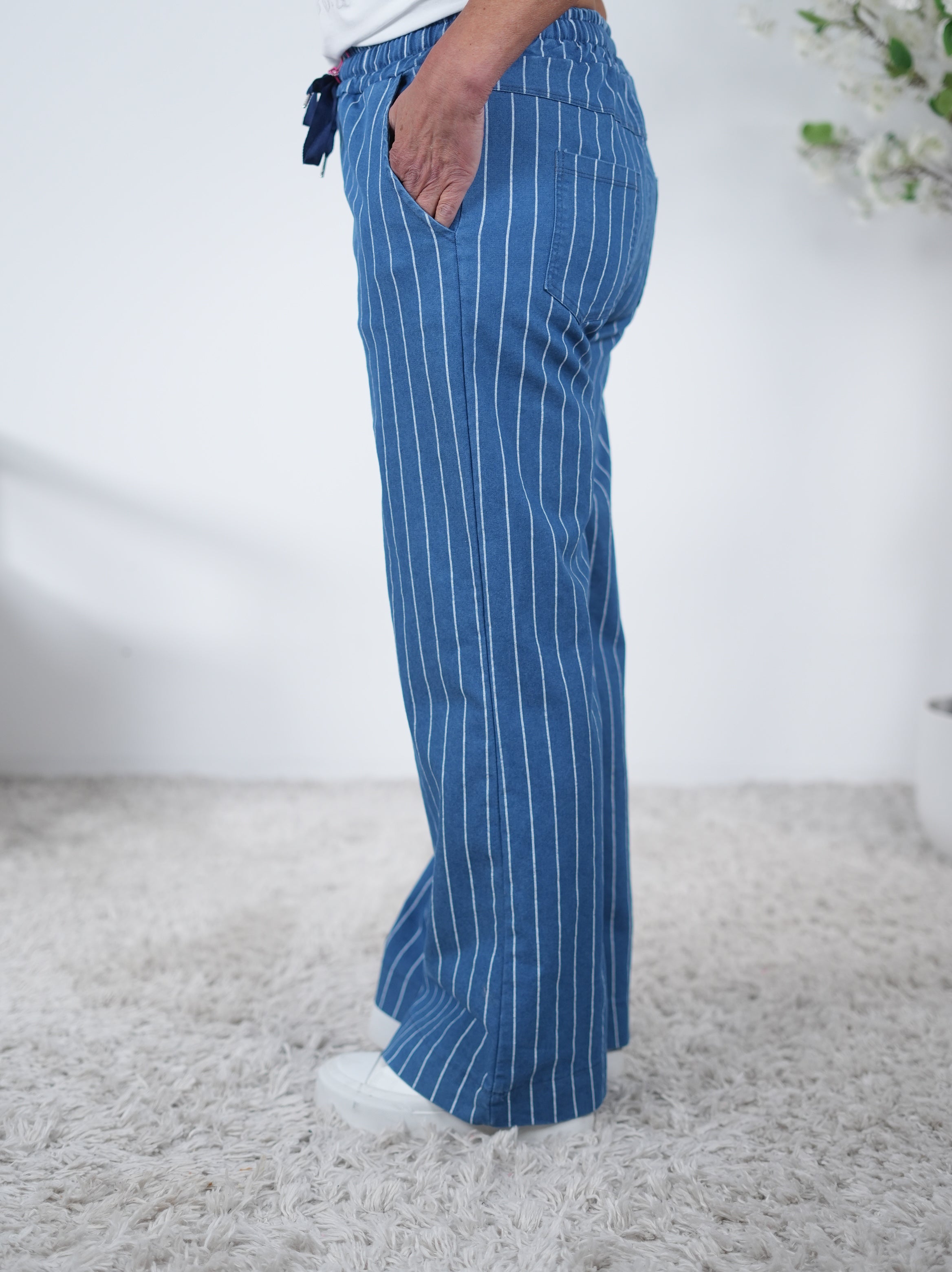 Schlaghosen in Streifen