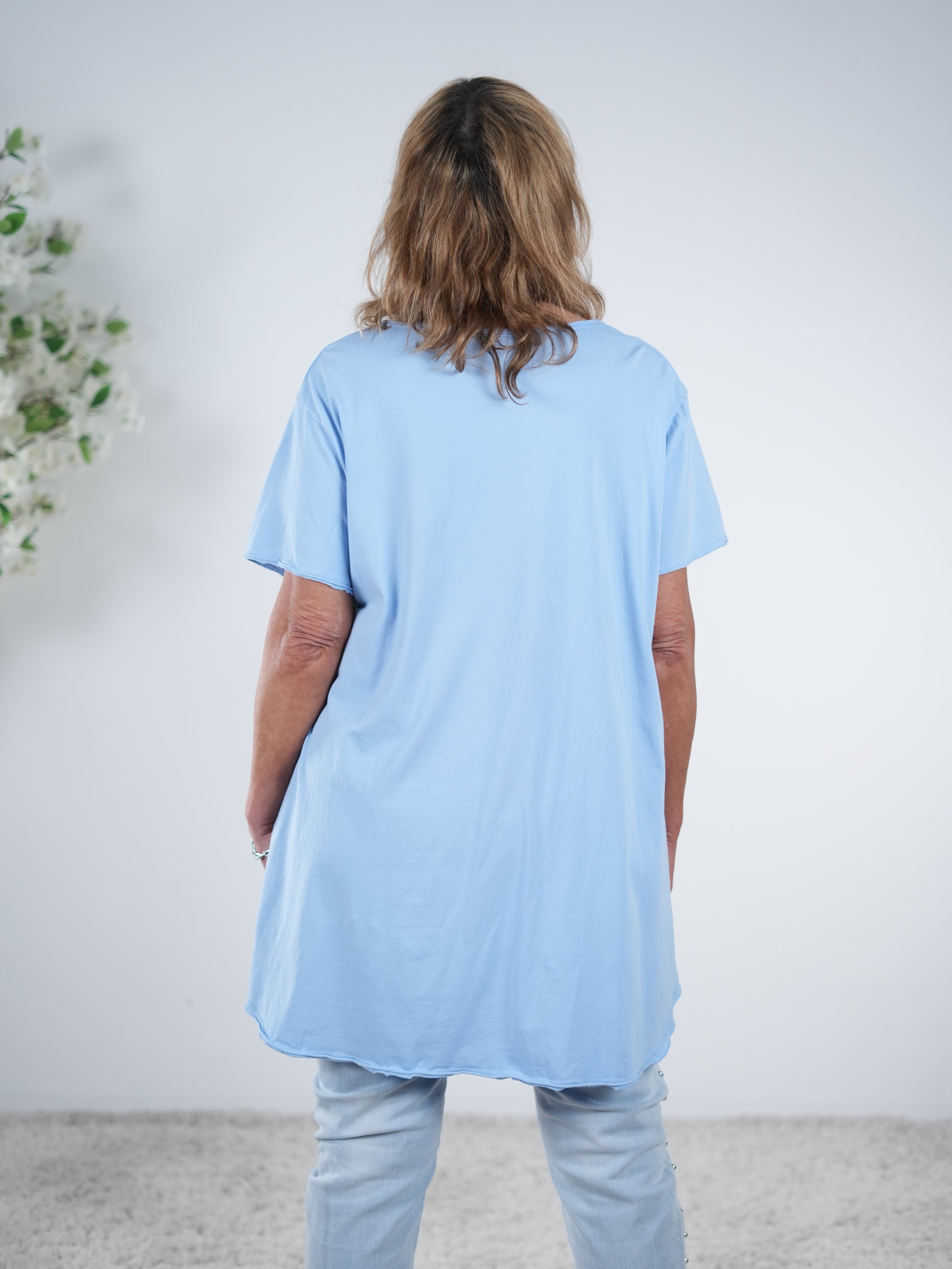 Shirt mit buntem Peace Schriftzug