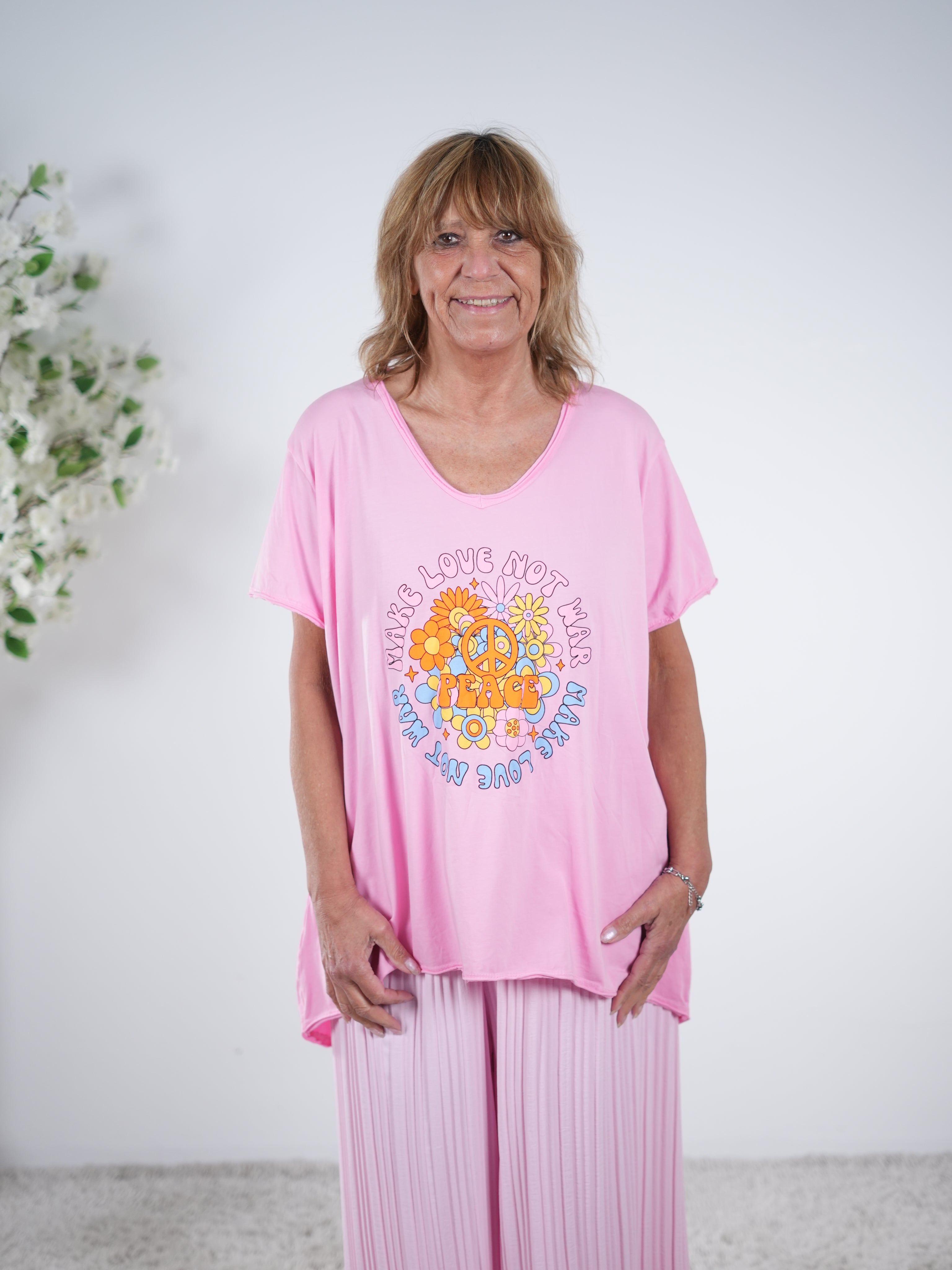 Shirt mit buntem Peace Schriftzug One Size (ca Größe 38 40-44) Pink