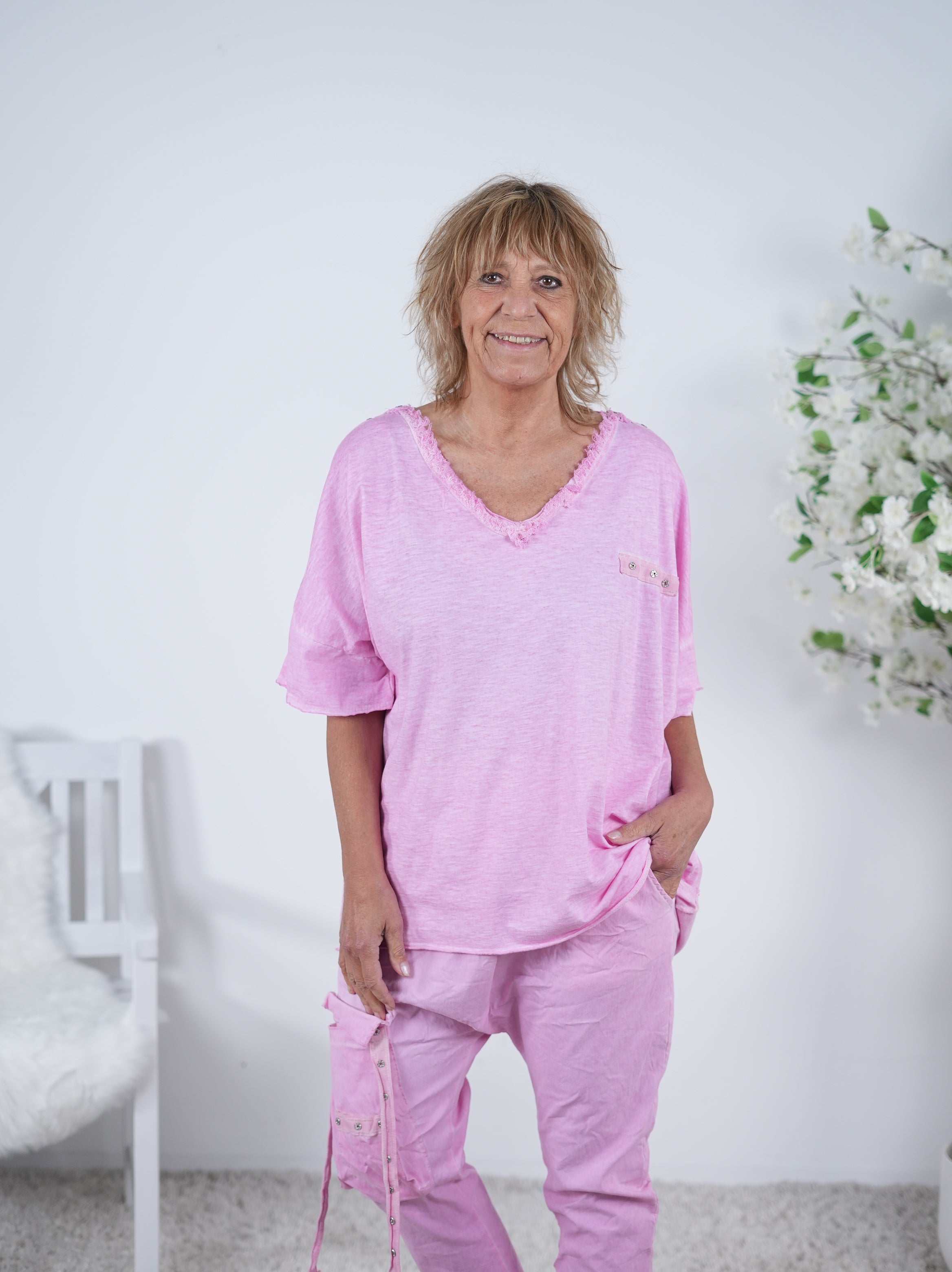 Shirt mit Nieten und ausgefranstem V-Ausschnitt Einheitsgröße (ca Gr. 40 "oversize"-44 46) Pink
